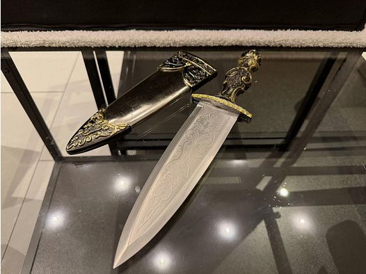 Dekorativer Zierdolch mit reich verzierter Scheide – Mittelalter / Fantasy-Stil