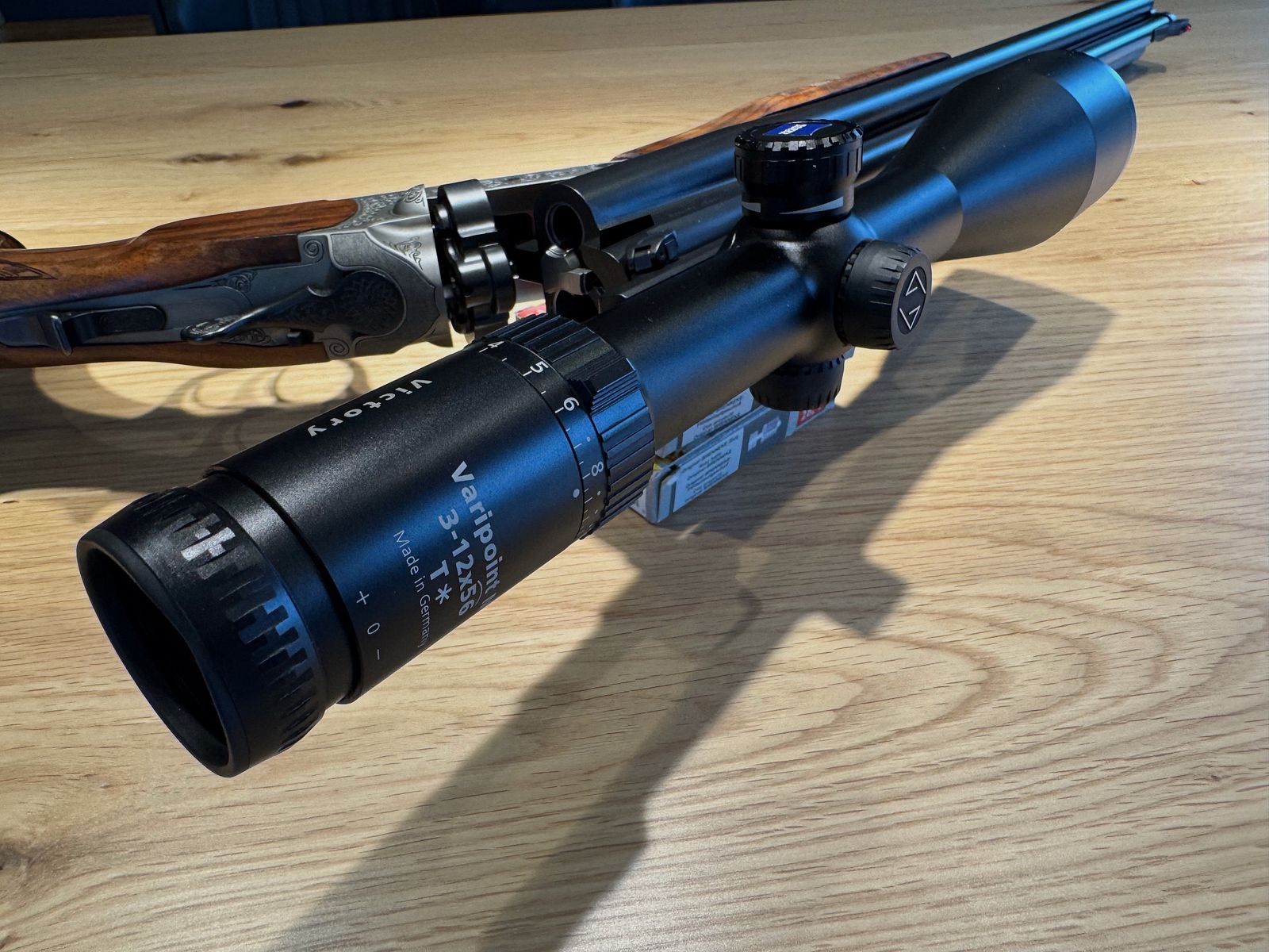 Blaser D99 dubbelbuksdrilling 9,3x74 / 9,3x74 / 20/76 met 2 x ZF Zeiss voor het zitten en drijfjacht, BESTE STAAT