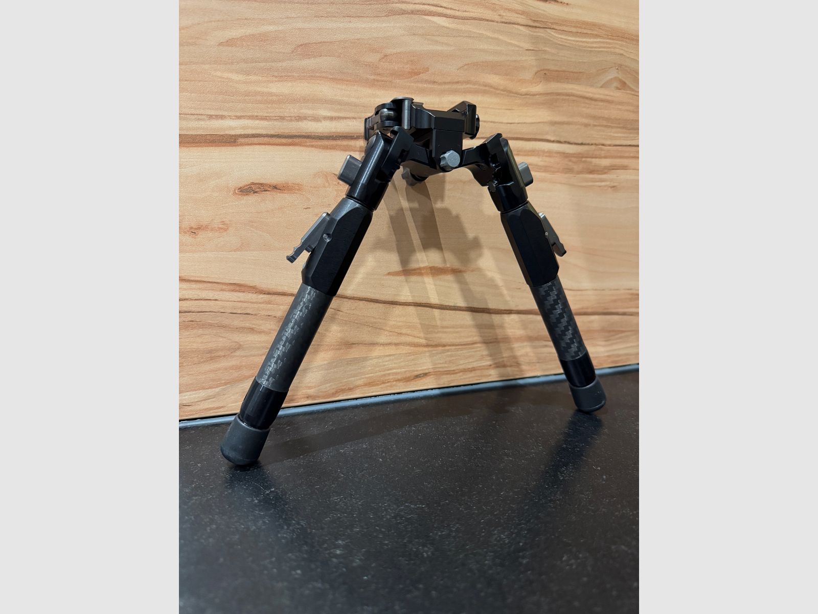Tier One Tactical Bipod 180mm Carbon Taktisches Picatinny Zweibein Pan/ Tilt