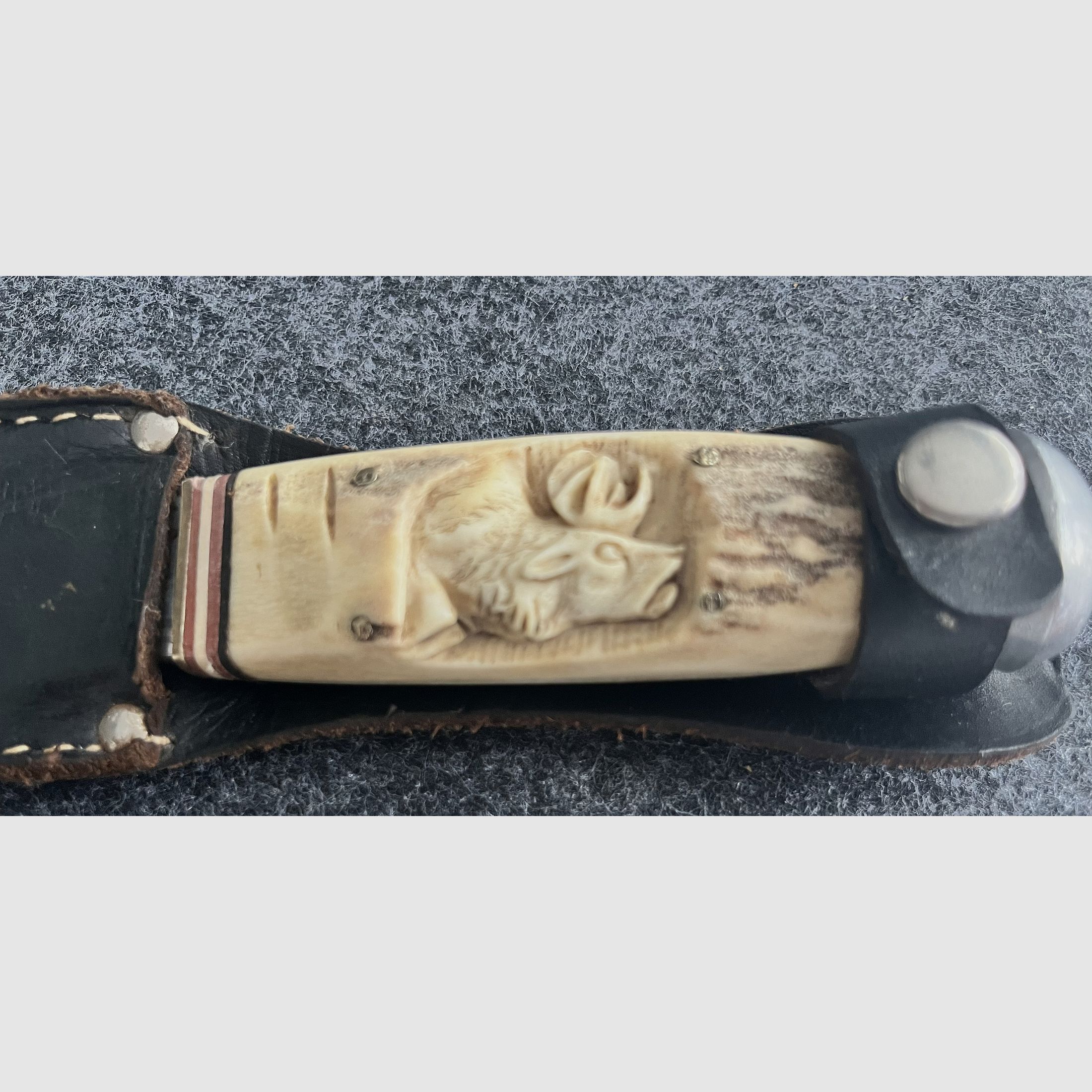 Solingen hunting knife "Ackermännchen" – Real horn handle with fine deer carving & leather sheath