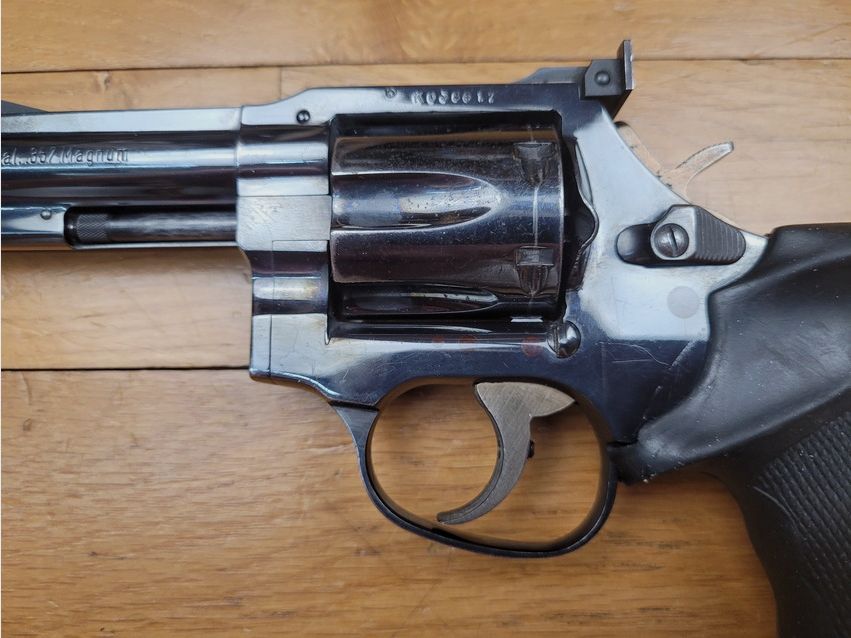 Sehr schöner Revolver Manurhin MR73 Sport 4 Zoll – 357Mag – Herstellung Manurhin – Serie K von 1984 – schöner Brünierung – Lauf und Kammern spiegelnd – Plakette mit zwei Schrauben – enger Durchmesser 355′ – einer der letzten »echten« MR73 – TBE +, Bild 13 von 14