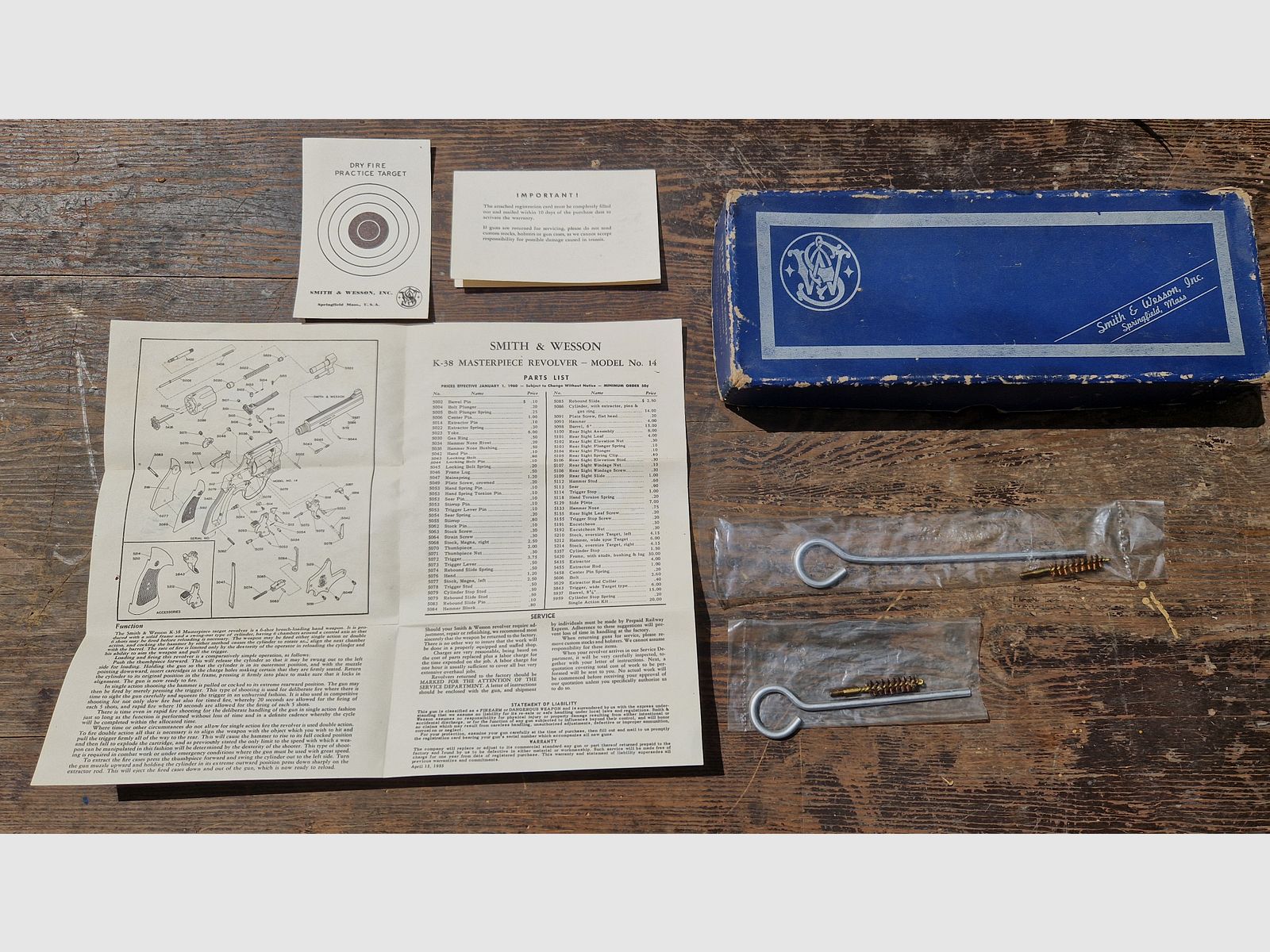 1955 VTG SMITH & WESSON MOD 14 MOD 17 ALTER KARTON SCHACHTEL MIT EXPLOSIONSZEICHNUNG UND ZUBEHÖR