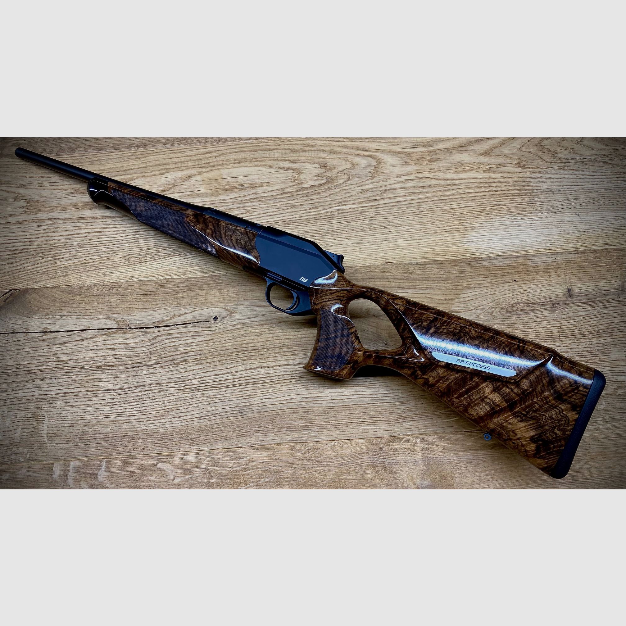 Blaser R8 Success / Holzklasse 10 / Kaliber u. Lauflänge nach Wahl / absolute TRAUMWAFFE
