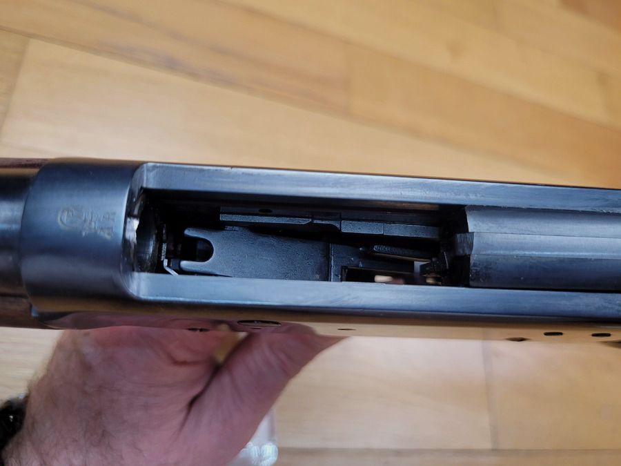 Sehr schöne Winchester Modell 1894 – Kaliber 44-40 – Waffe Made in USA aus 1977 – Kapazität 10+1 – Bronze- und Nussbaum-Finish – Mechanischer und ästhetischer Zustand ausgezeichnet, Bild 17 von 27