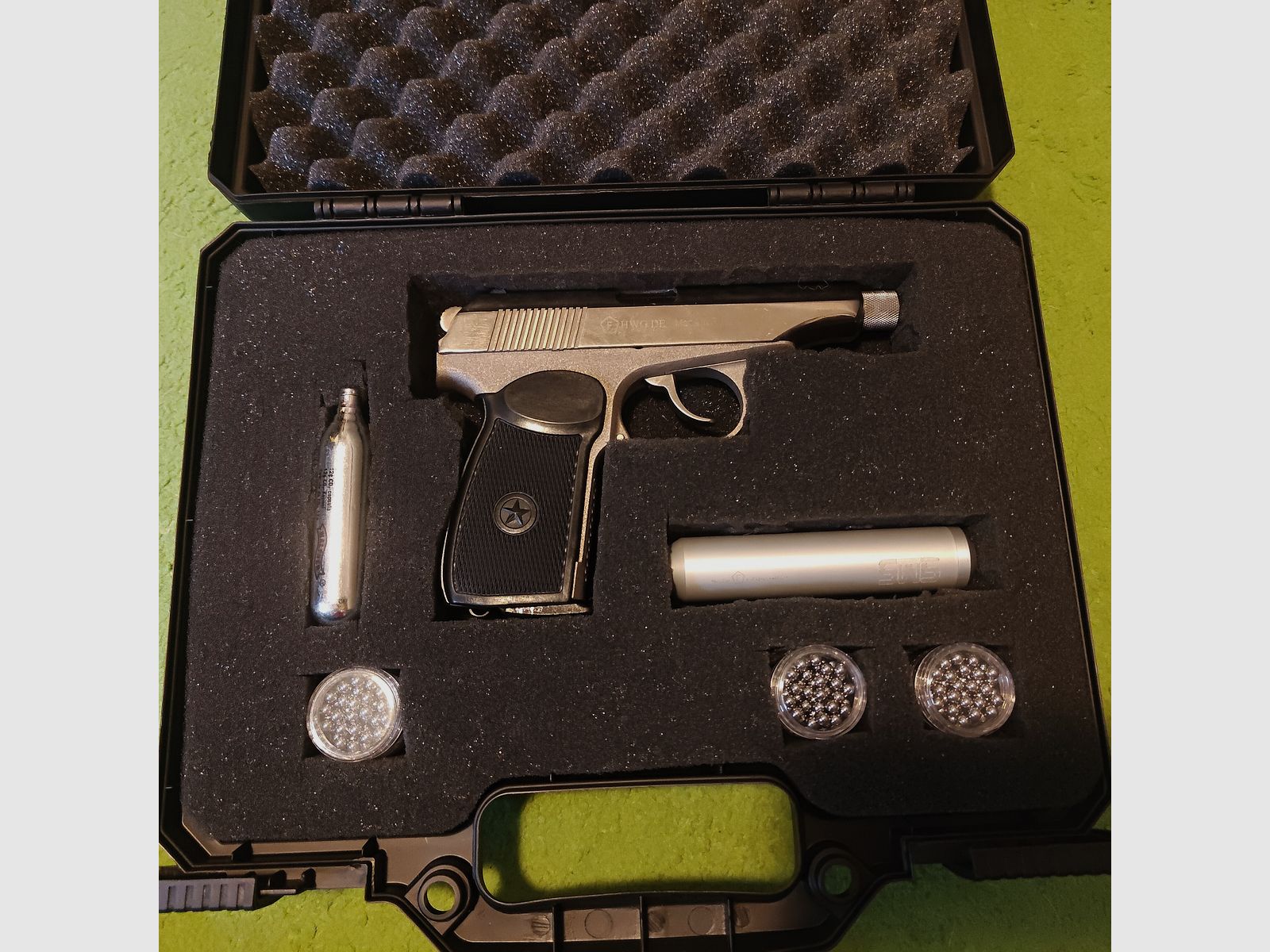 Baikal-Makarov MP-654K Made in Russia - Bruine + zwarte leren holster + 1 bus 4,5mm stalen k. suppressor.