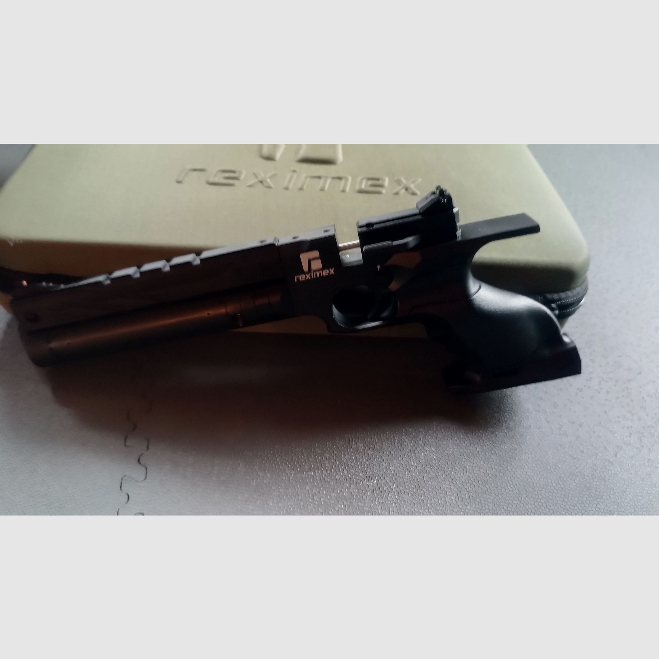 Reximex RP luchtpistool perslucht 4,5mm diabolo zwart aanlagkolf