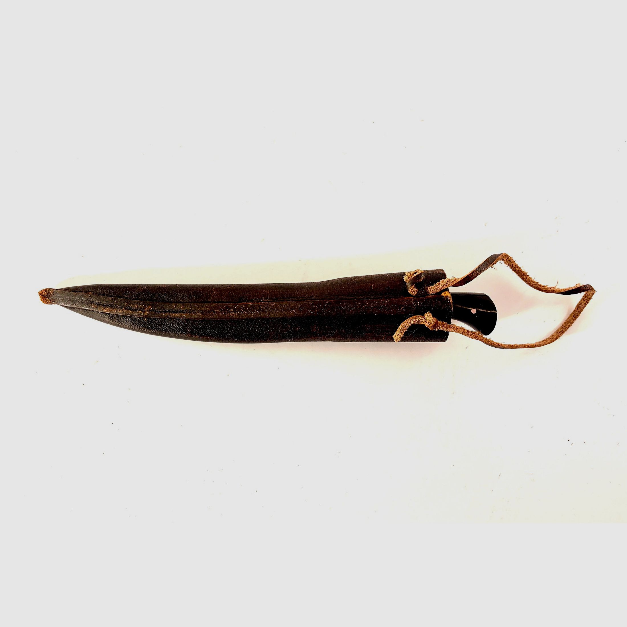 Set de armas y cubiertos medievales – espada de una mano, cubiertos y cuchillo vikingo