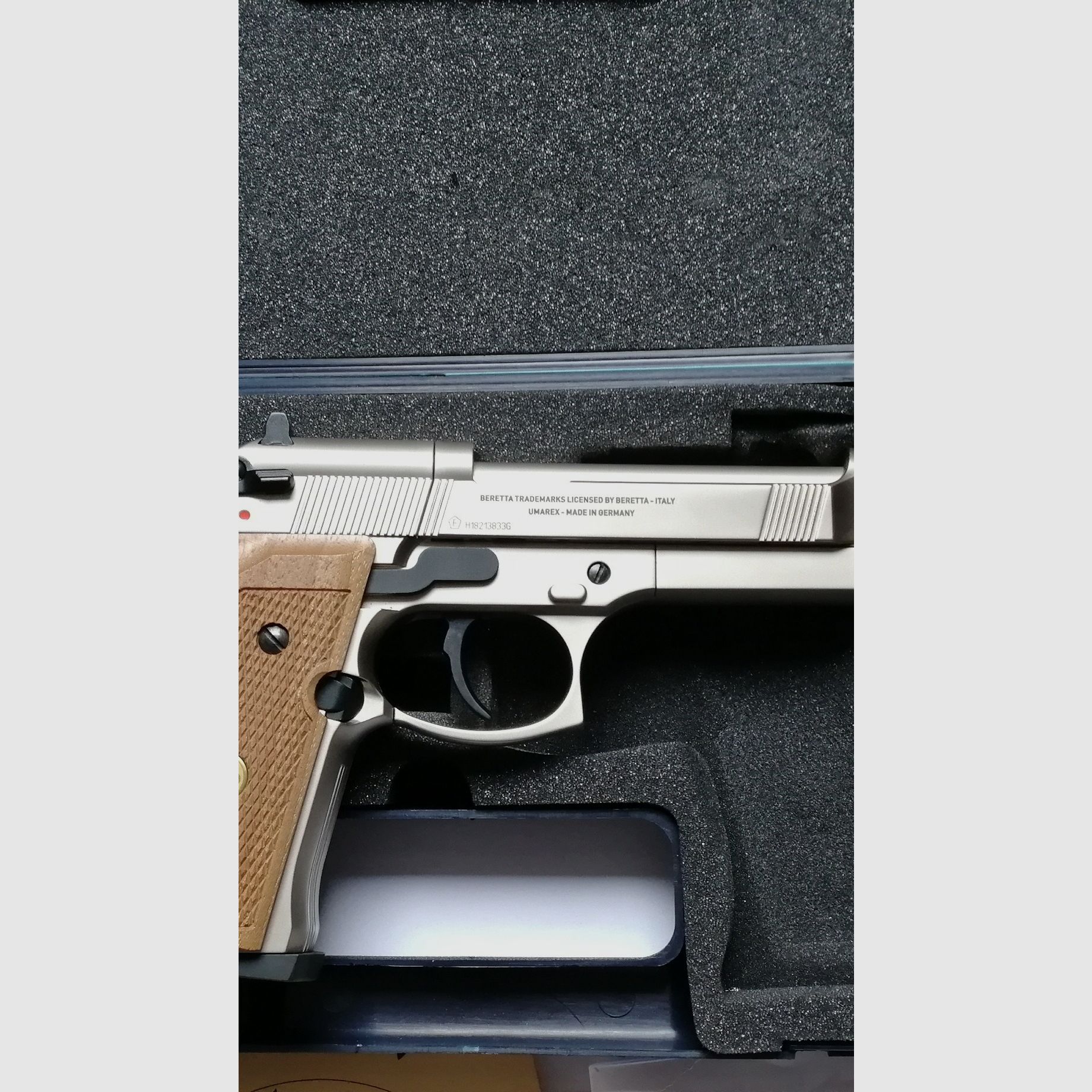 Beretta Mod. 92 FS air pistol nickel-plated with double Kst grips / like new + accessories