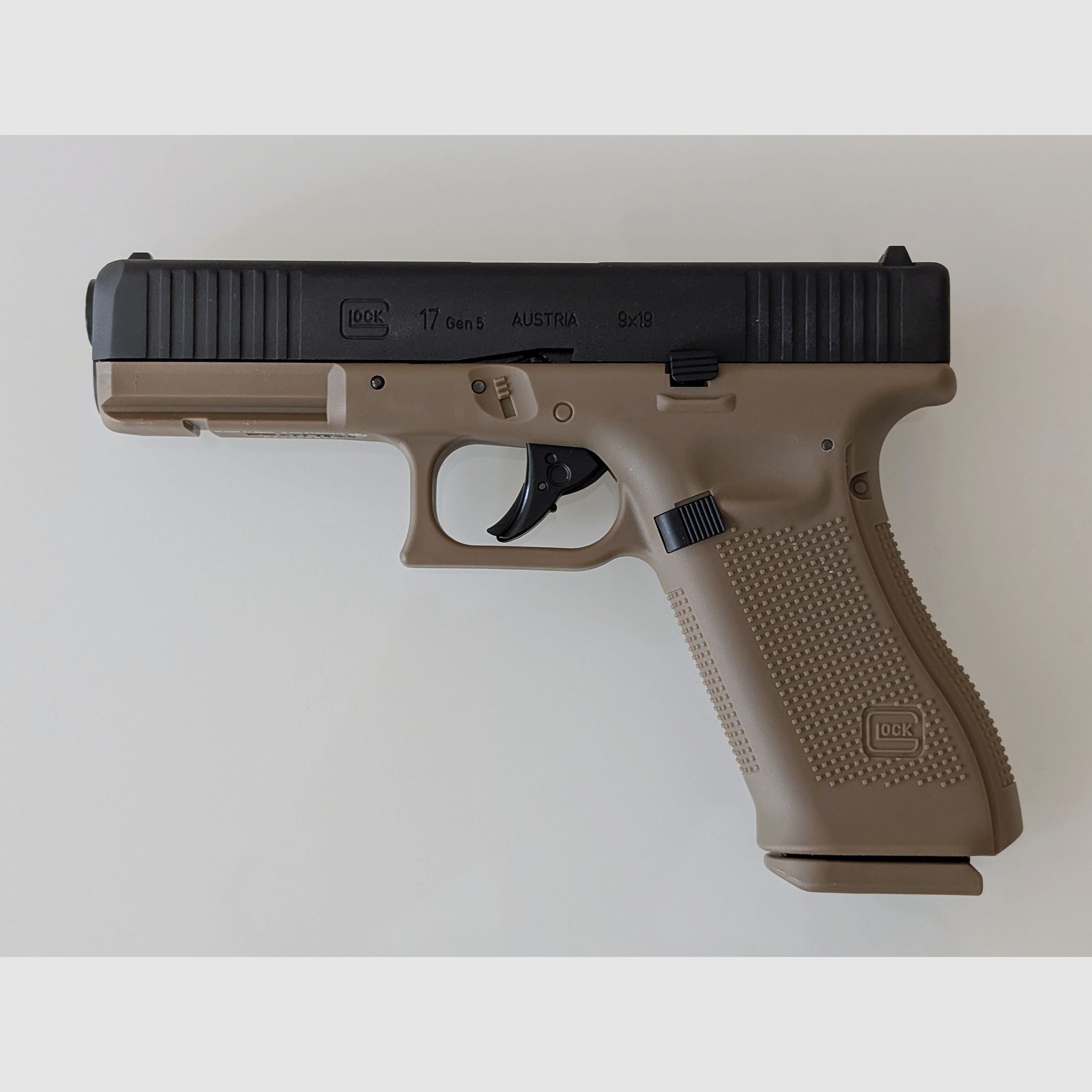 GLOCK 17 Gen5 6 mm, CO₂, < 2,0 J, Coyote