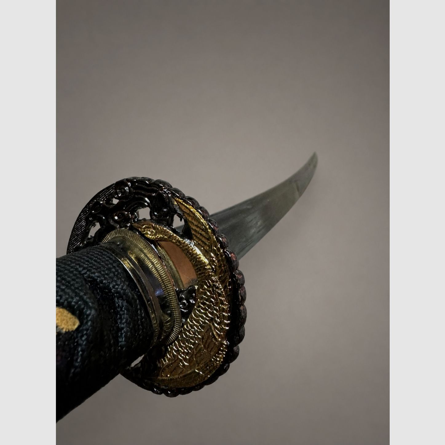 Katana im japanischen Stil mit Drachentsuba und Scheide