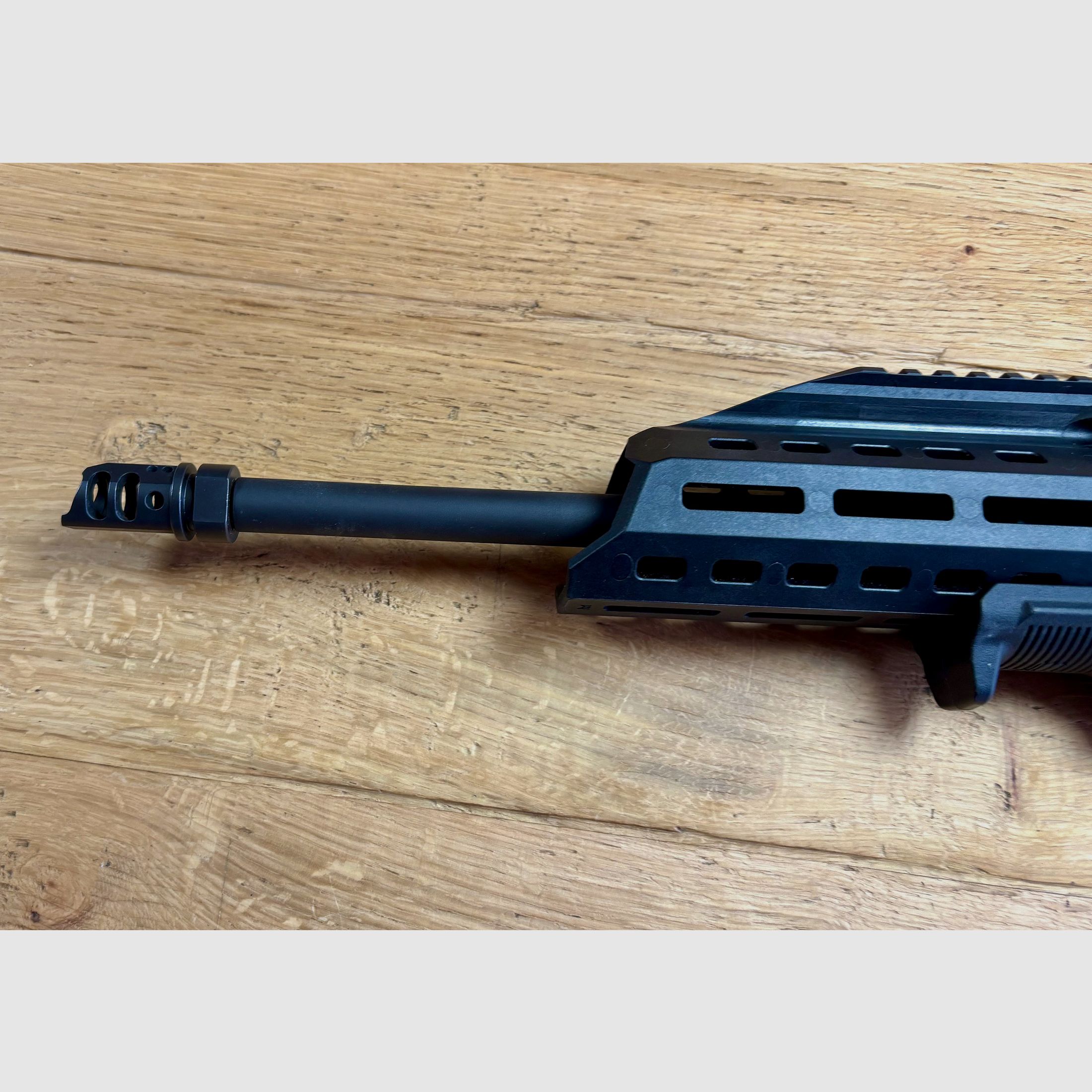 Selbstladebüchse CZ Scorpion Evo 3 S1 Carbine Sportabzug, Schubschaft klappbar,  Kompensator – Kaliber 9 mm Luger inkl. Red Dot u 5fach Magnifier
