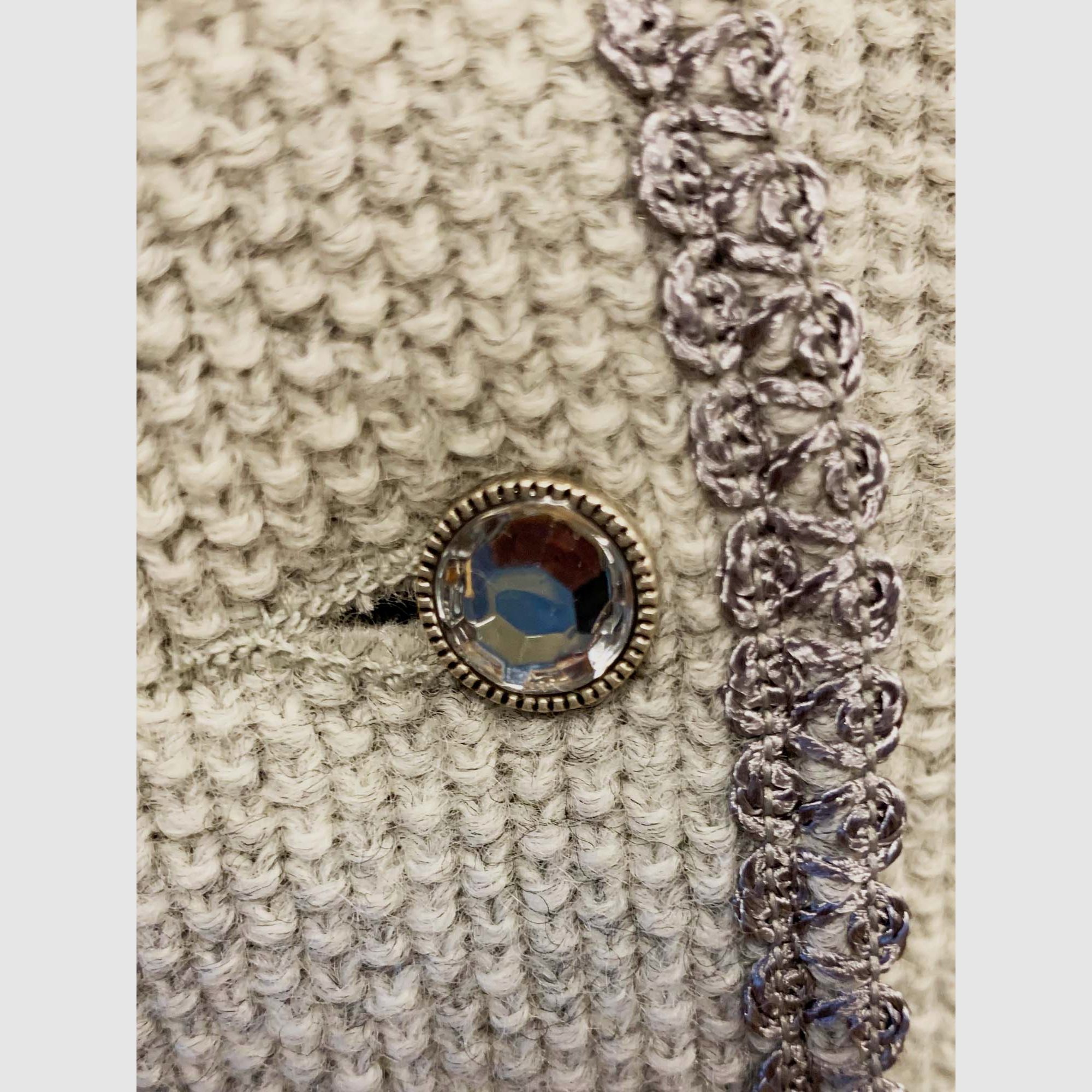 Litzlfelder Strickjacke mit edlem Kragen in silber