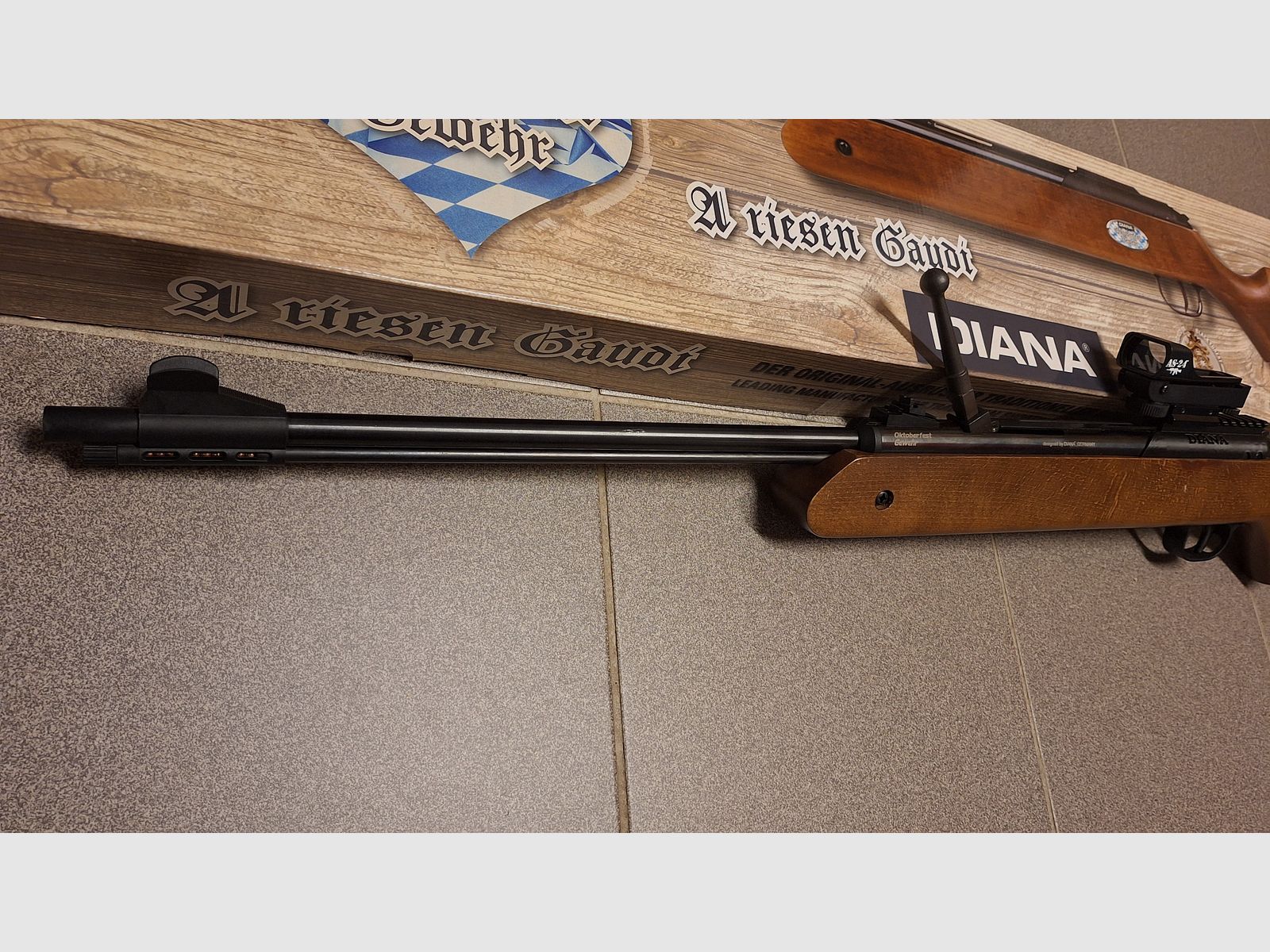 Diana Oktoberfestgewehr mit Reddot !