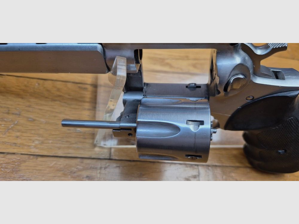 Peu courant Revolver Ruger GP 100 « Custom » – Modèle Canon 6 pouces – Rare customisation à canon Lourd ABOM en Allemagne – Rail intégral acier à hausse réglable et guidon Wichita 100% acier – Cal. 357Magnum / 38 special – Arme de septembre 1992 – Rare custom Ruger – TBE/TBE+, image 21 sur 30