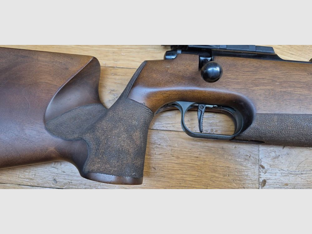 Splendida Carabina di Precisione Anschütz Modello MATCH 54 Versione 1407 – Cal. 22LR – Modello raro con canna X – Arma del 1978 – Percussore e grilletto regolabile modello 54 – Canna nuova con splendide rigature – Brunitura al 100% senza ossidazione – Bellissimo legno – Arma quasi nuova – TBE++/TBE+++, immagine 6 di 37