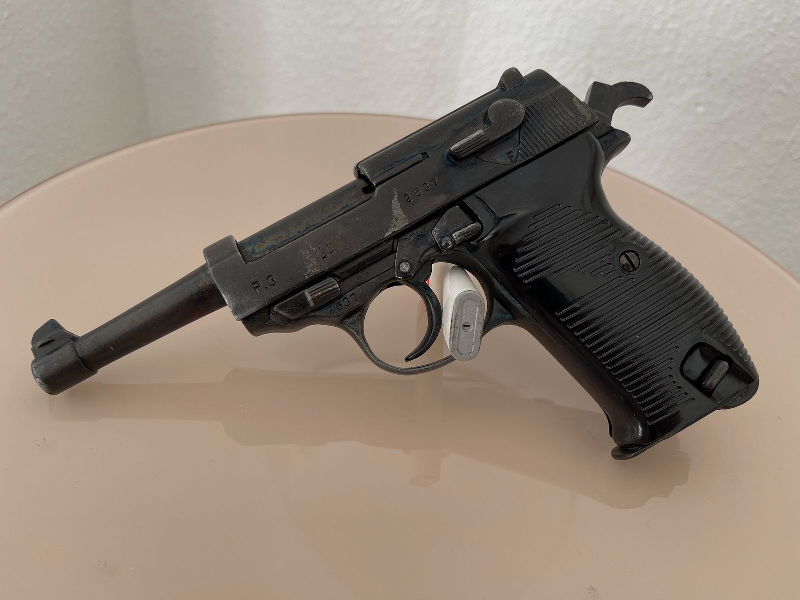 P38 decoration weapon