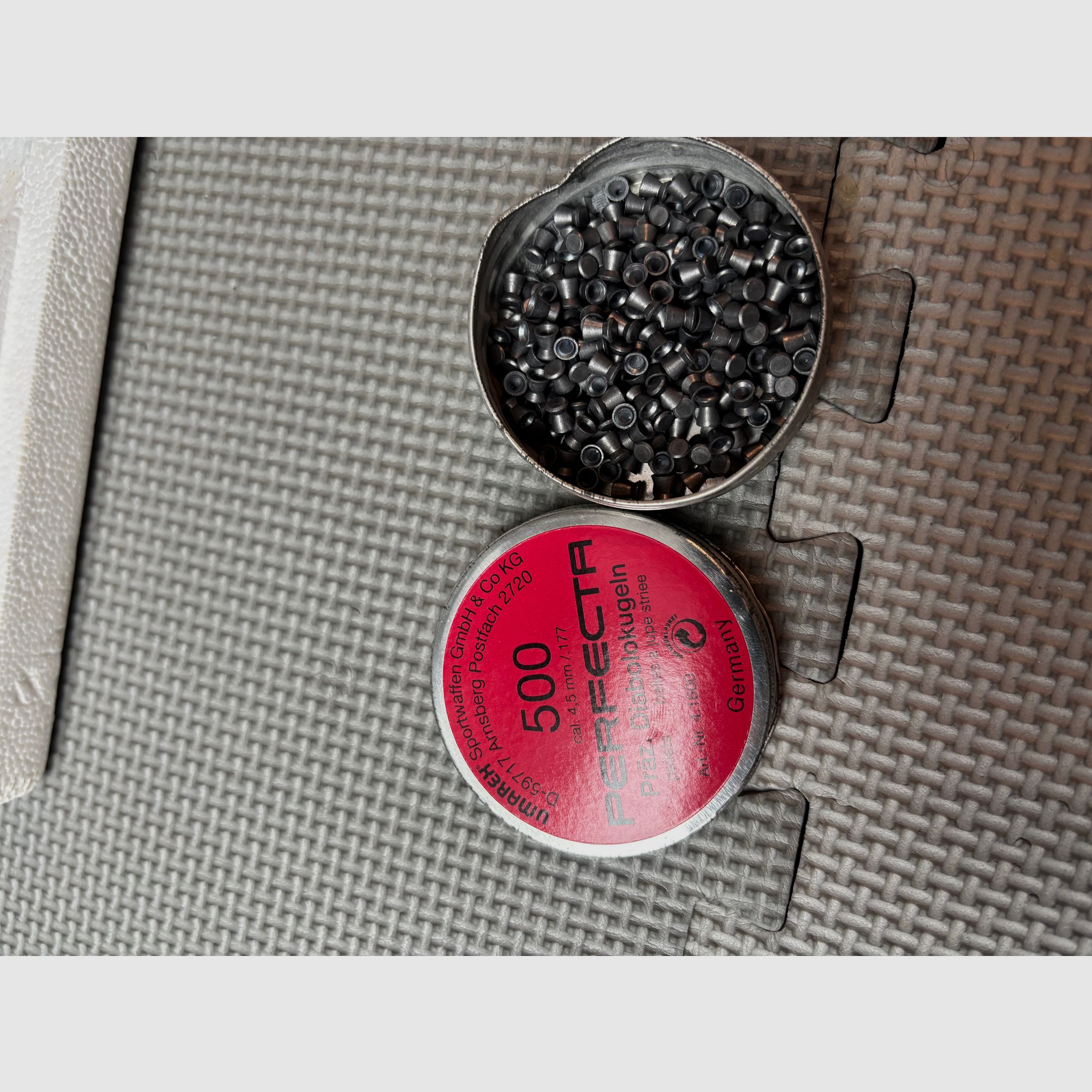 Den Smith & Wesson 686 CO2-Revolver mit einem 8-Zoll-Lauf  Jahr 1999 