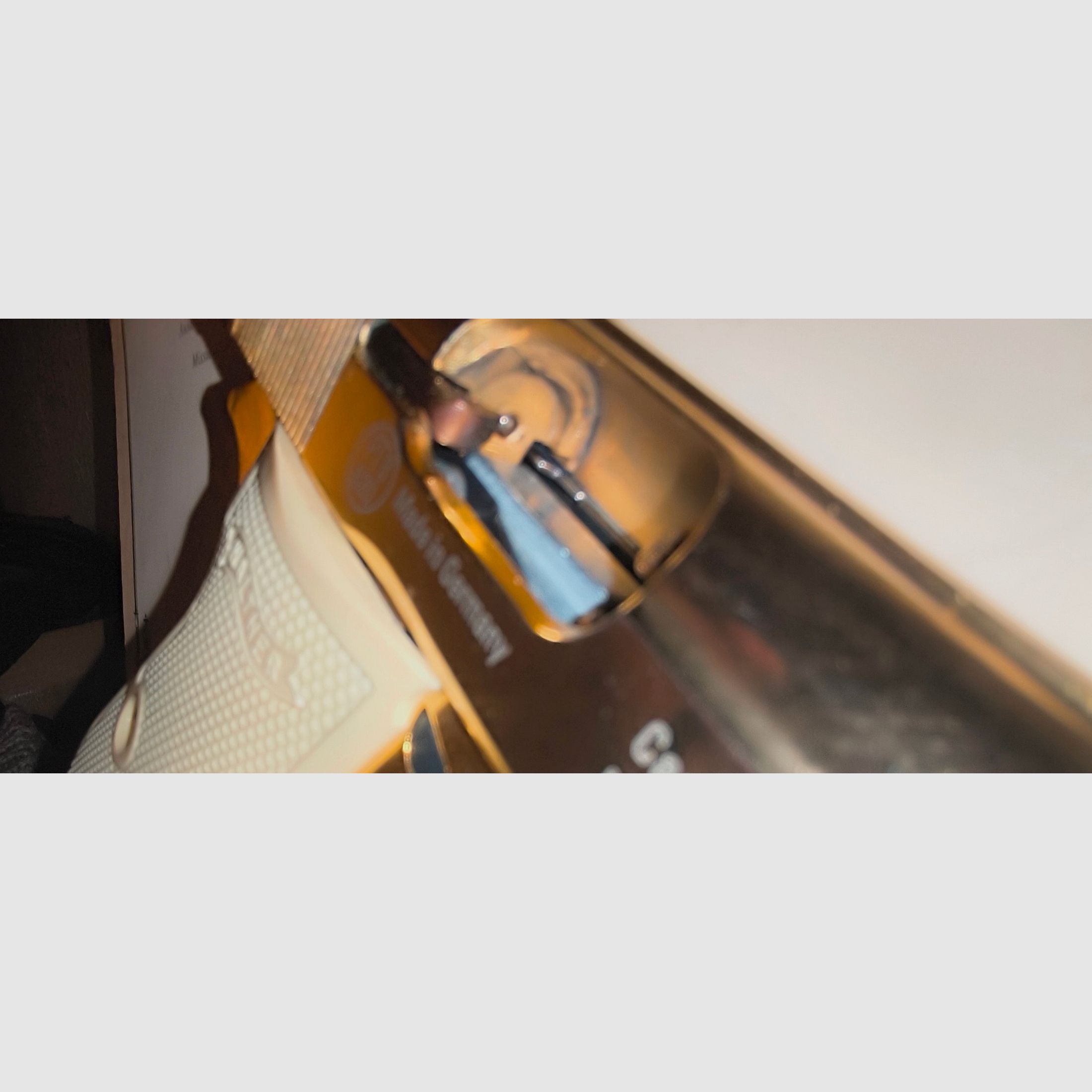 ⚠️ Let op verzamelaars & James Bond fans, zeldzaamheid - vitrine stuk - gelimiteerde speciale editie Walter PP met witte gripplaten & certificaat evenals VHS-cassette en extra magazijn met vlakke magazijnbodem, ongebruikt in perfecte staat, absoluut als nieuw!! Geen krassen of functionele gebreken!! Kaliber 9mmPAK, nieuw & gebruikt niet meer te krijgen!! 