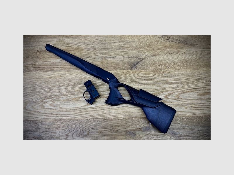 Blaser R8 Ultimate Schäftung / Schwarz-Braun / 17mm Kontur / verstellbarer Schaftrücken