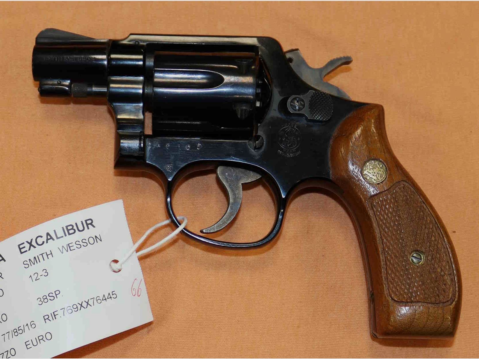 Rewolwer Smith & Wesson model 12 Airweight w kalibrze .38SP, zdjęcie 1 z 6