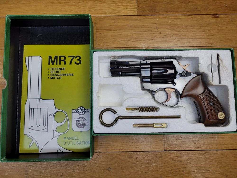 Magnifique et Collector revolver MR73 Police – 357mag – Fabrication Manurhin de 1973 ! – Canon 3 pouces à l&rsquo;état de neuf – Plaquette maison d&rsquo;origine – État mécanique et esthétique superbe – Dans sa boite d&rsquo;origine avec manuel- Top collector à l&rsquo;état neuf !, image 2 sur 23