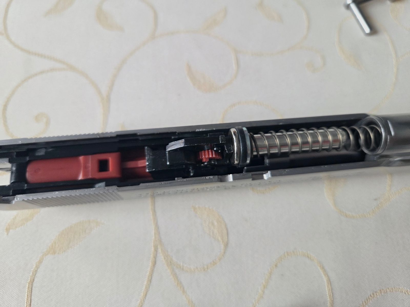 Cybergun / AWC Colt 1911A1 Vollmetall GBB 6mm BB plata