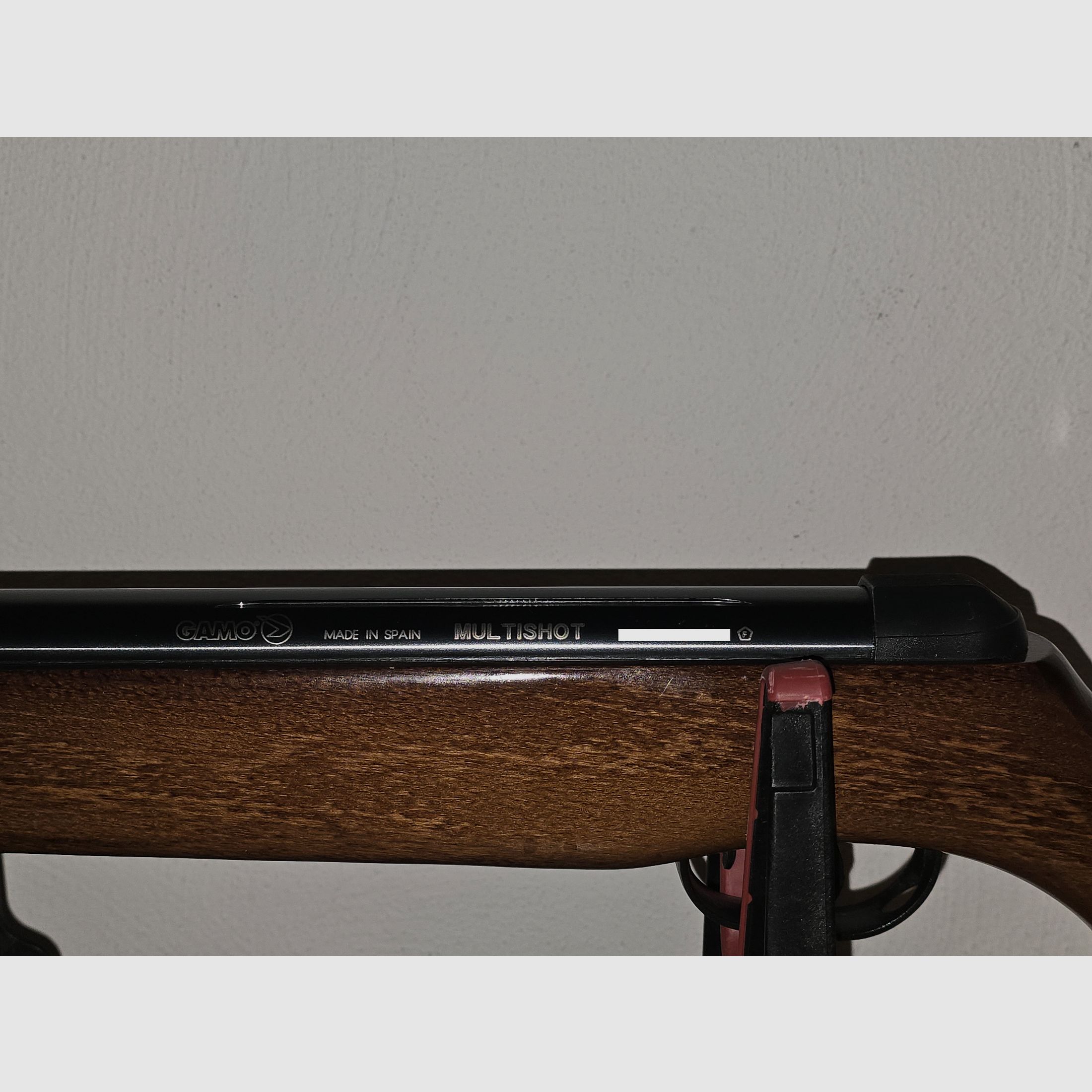 Carabina de aire comprimido GAMO MULTISHOT  8 disparos, con mira abierta en calibre 4,5 mm con 4 cargadores