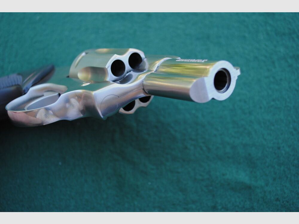 Colt Detective II, 2"LL, Acier inoxydable poli brillant, poignée en caoutchouc Colt