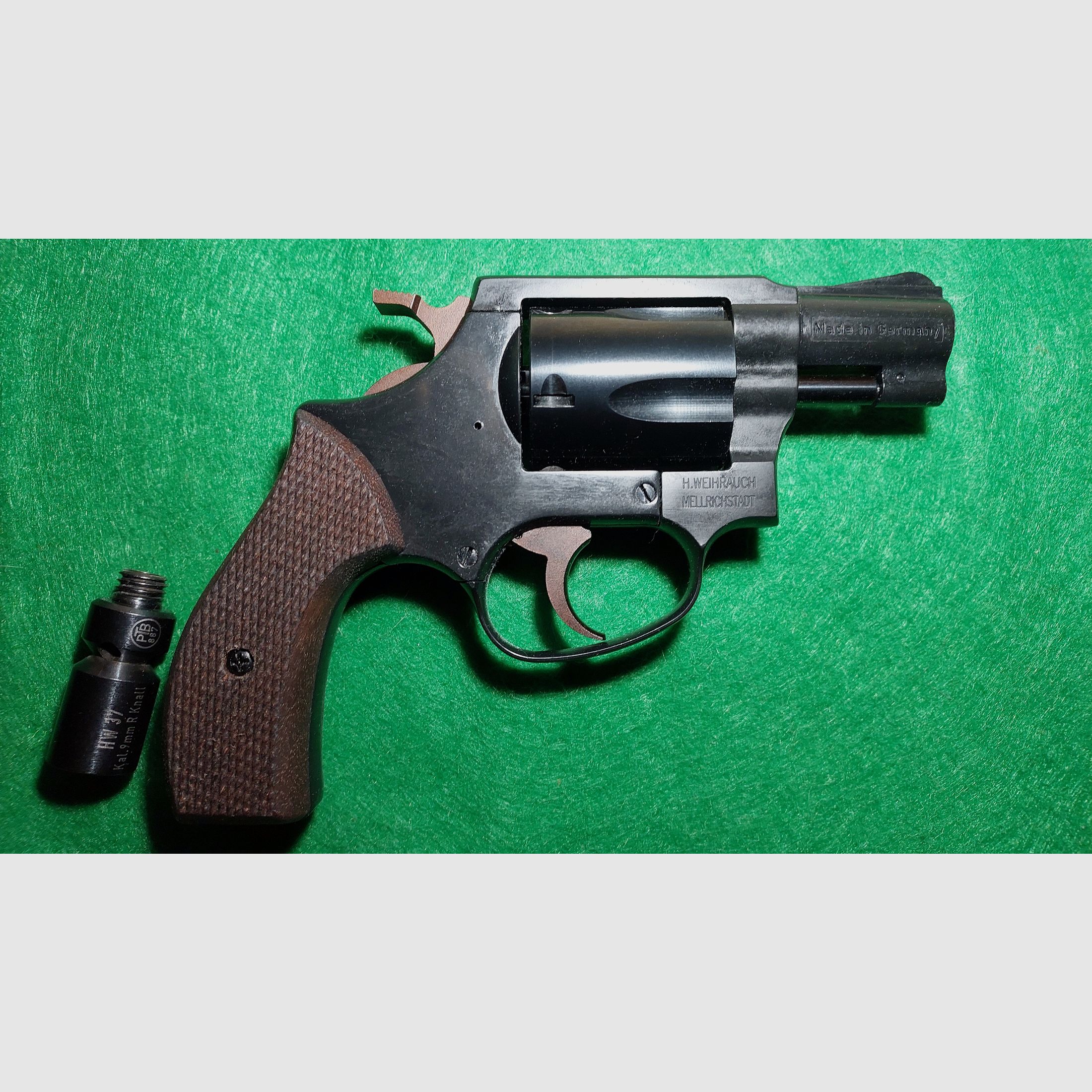 Weihrauch HW37 cal. 9mm R.K. (PTB 887) mit Holzgriffschalen und Lederholster