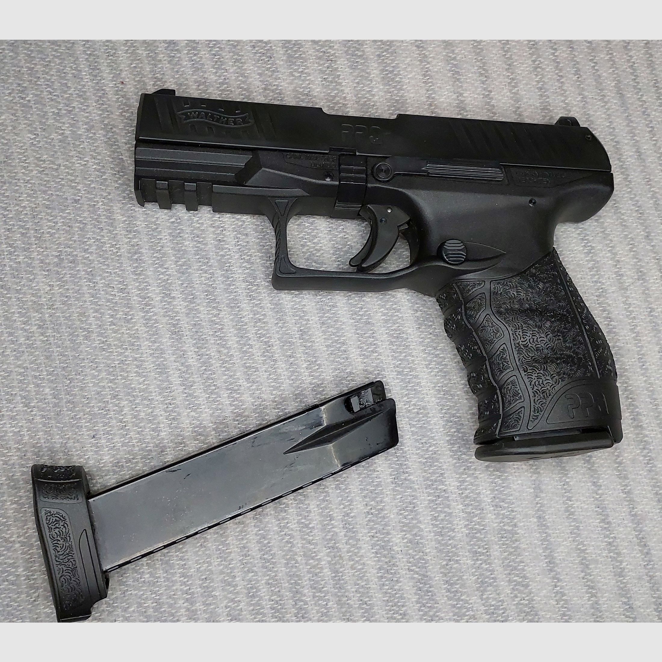 Walther PPQ M2 Schreckschuss Pistool 9mm P.A.K. zwart (PTB 958) met 2 magazijnen