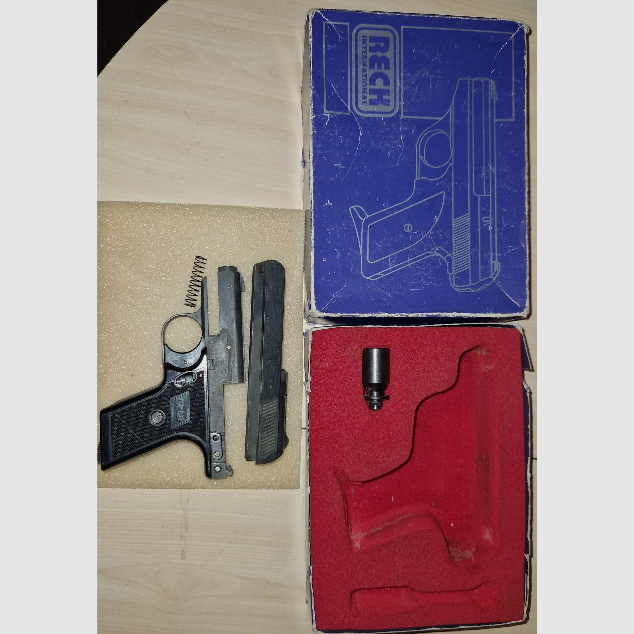 PERFECTA FBI 8000 DEFEKT für ERSATZTEILE / mit Zubehör / OVP / cal. 8mm P.A.K. / PTB 387 / ALT / SCHRECKSCHUSS GAS PISTOLE SILVESTER SELBSTVERTEIDIGUNG SAMMLUNG  !!!! ------> BESCHREIBUNG LESEN  <----- !!!!, Bild 1 von 9