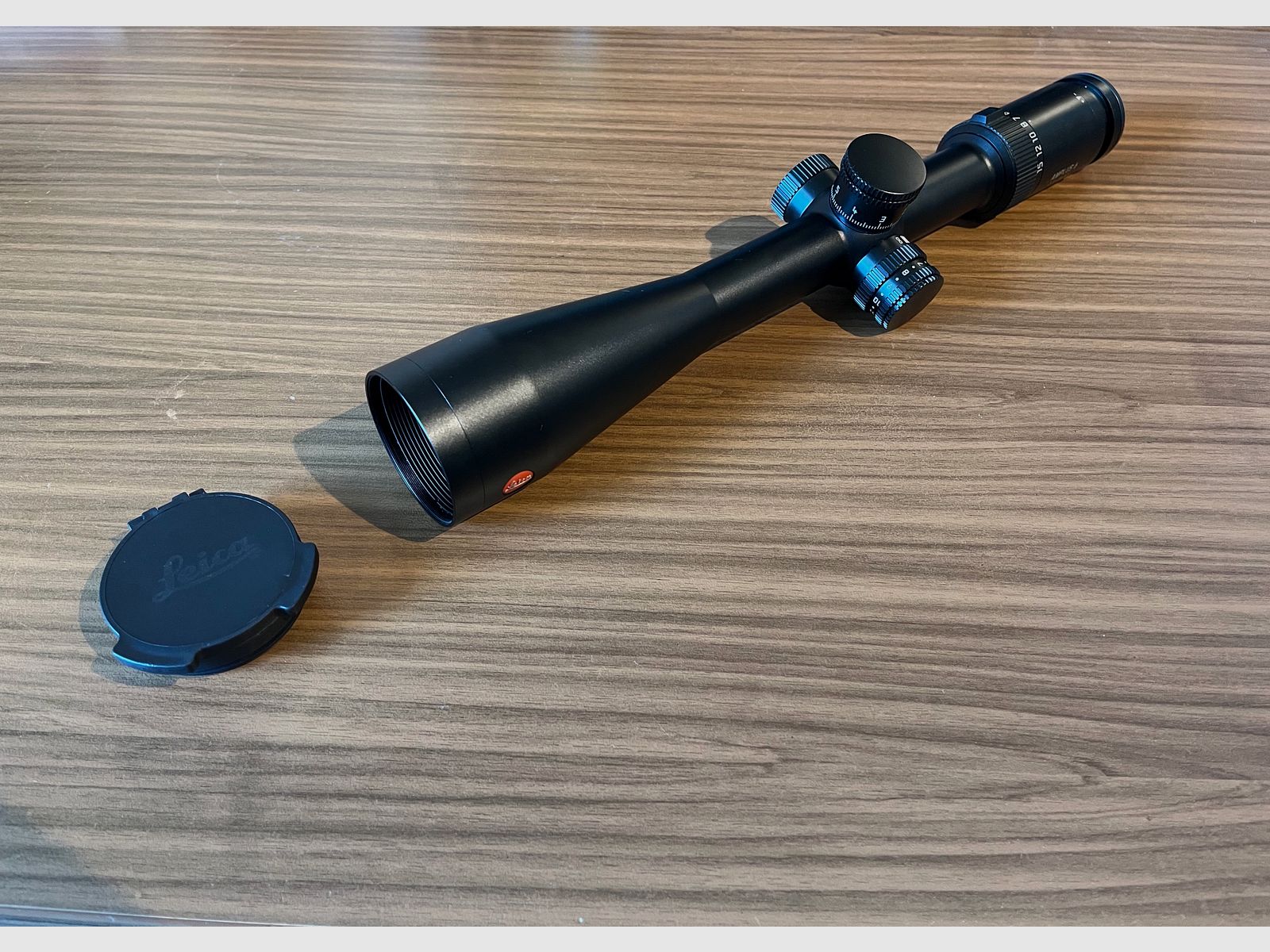 LEICA AMPLUS 6 2.5-15x50i Zielfernrohr (BDC), Absehen L - 4a + Flip Cover vorne