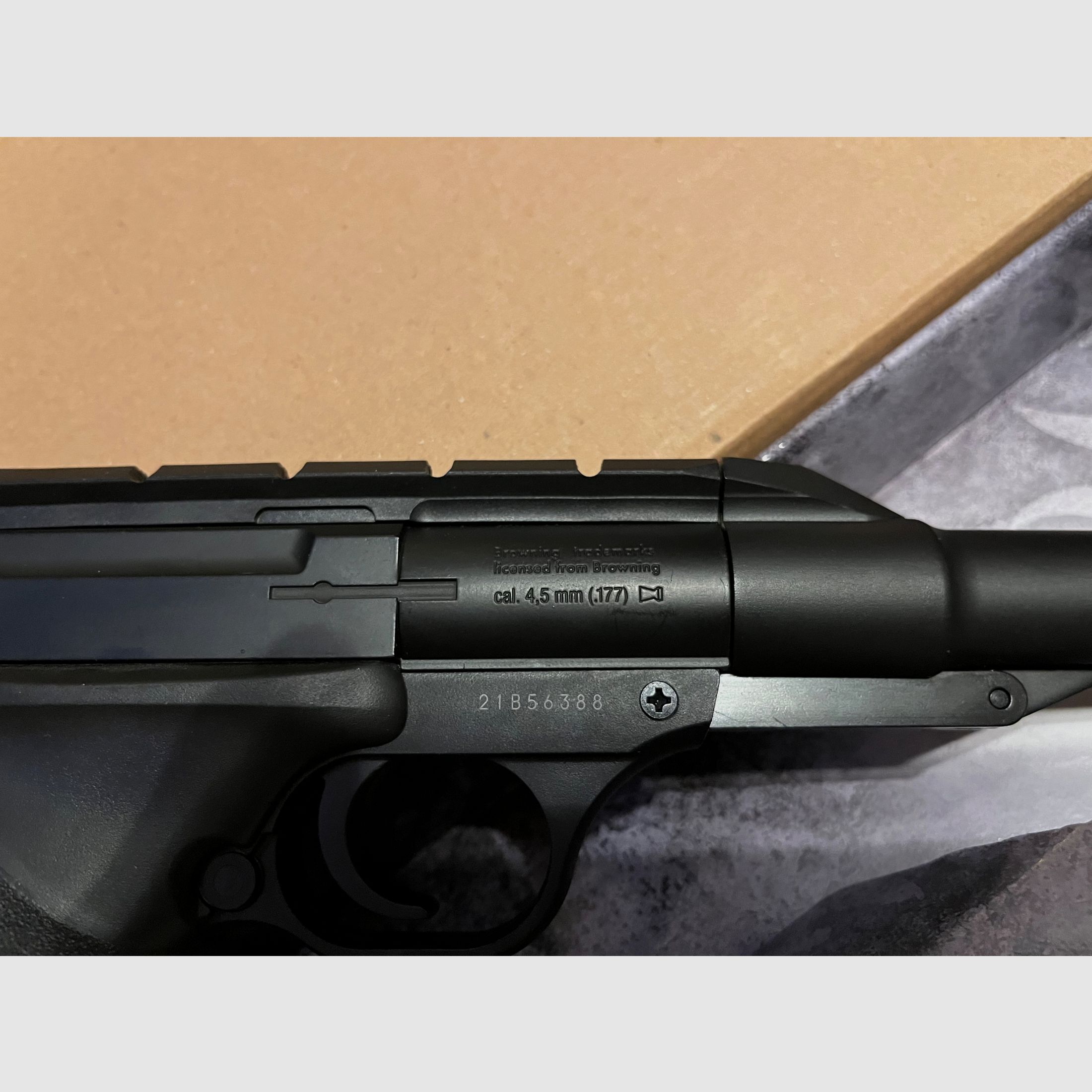 Browning Buck Mark pistola ad aria compressa, immagine 4 di 5