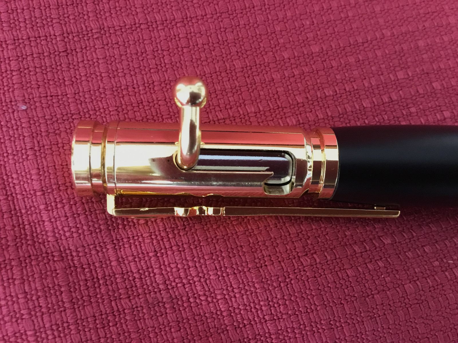 Uitgevallen: Luxe balpennen in patroonvorm in verschillende houtkleuren.