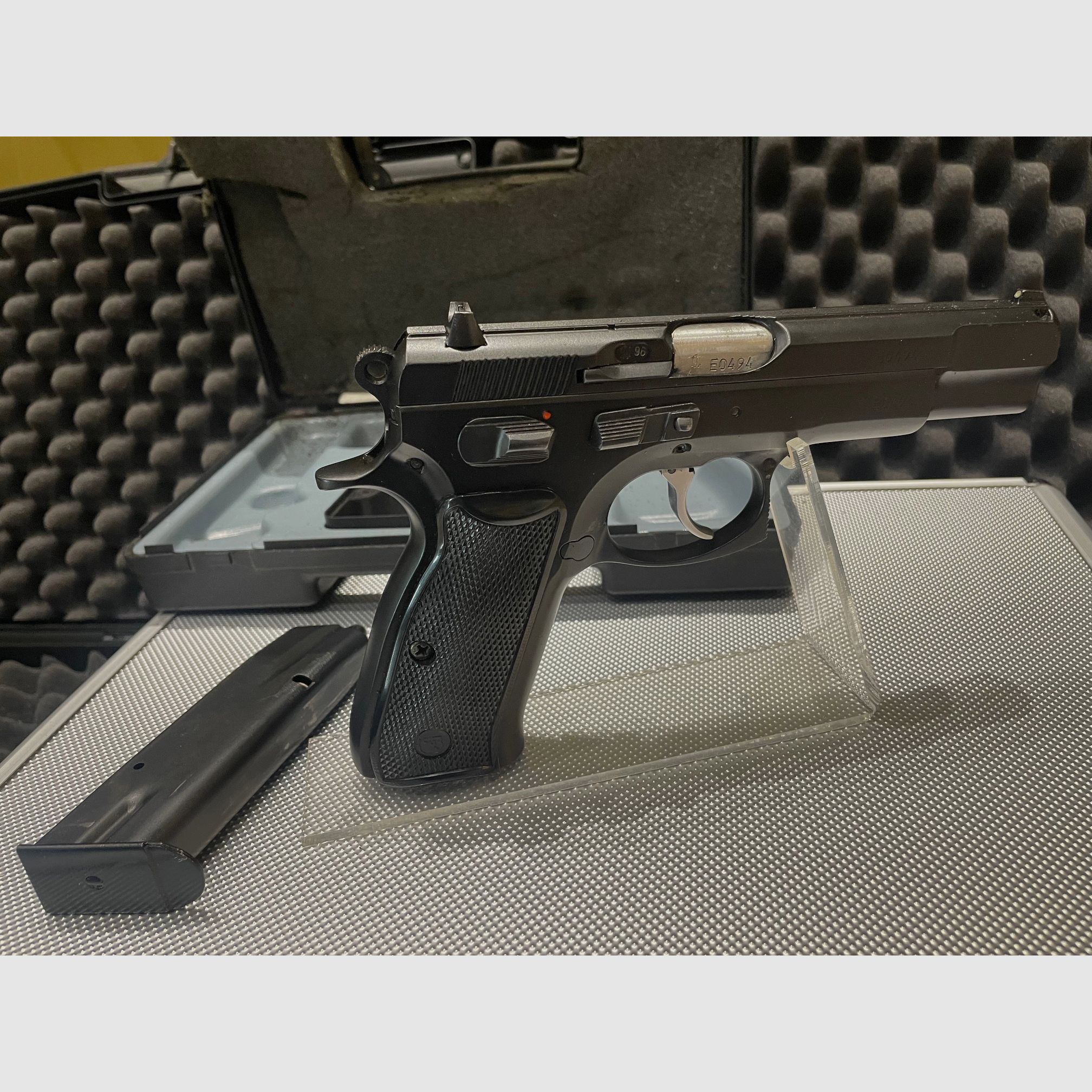 PISTOLA CURATA - CZ 85 - 9MM LUGER - CON CONFEZIONE ORIGINALE, immagine 1 di 6