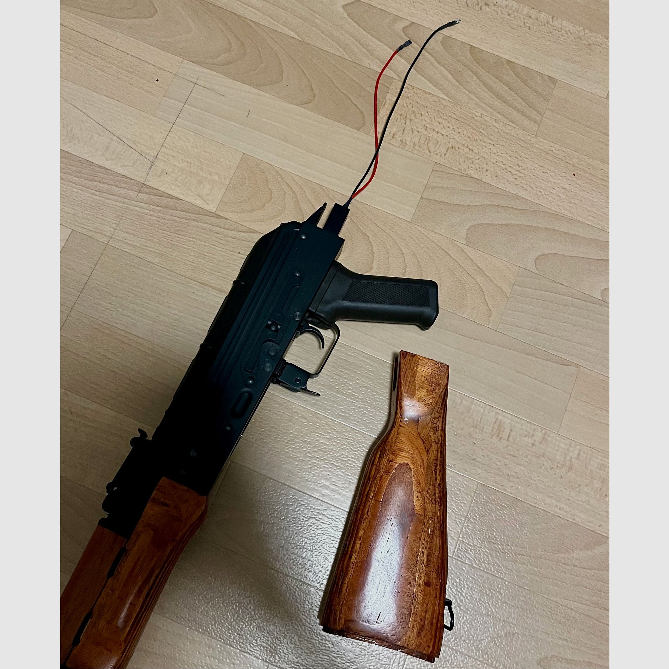 BEGADI AKM GEN-5 SPORT S-AEG Airsoft Softair + 8 Magazine / 11V Akkus, Ladegerät, BBs