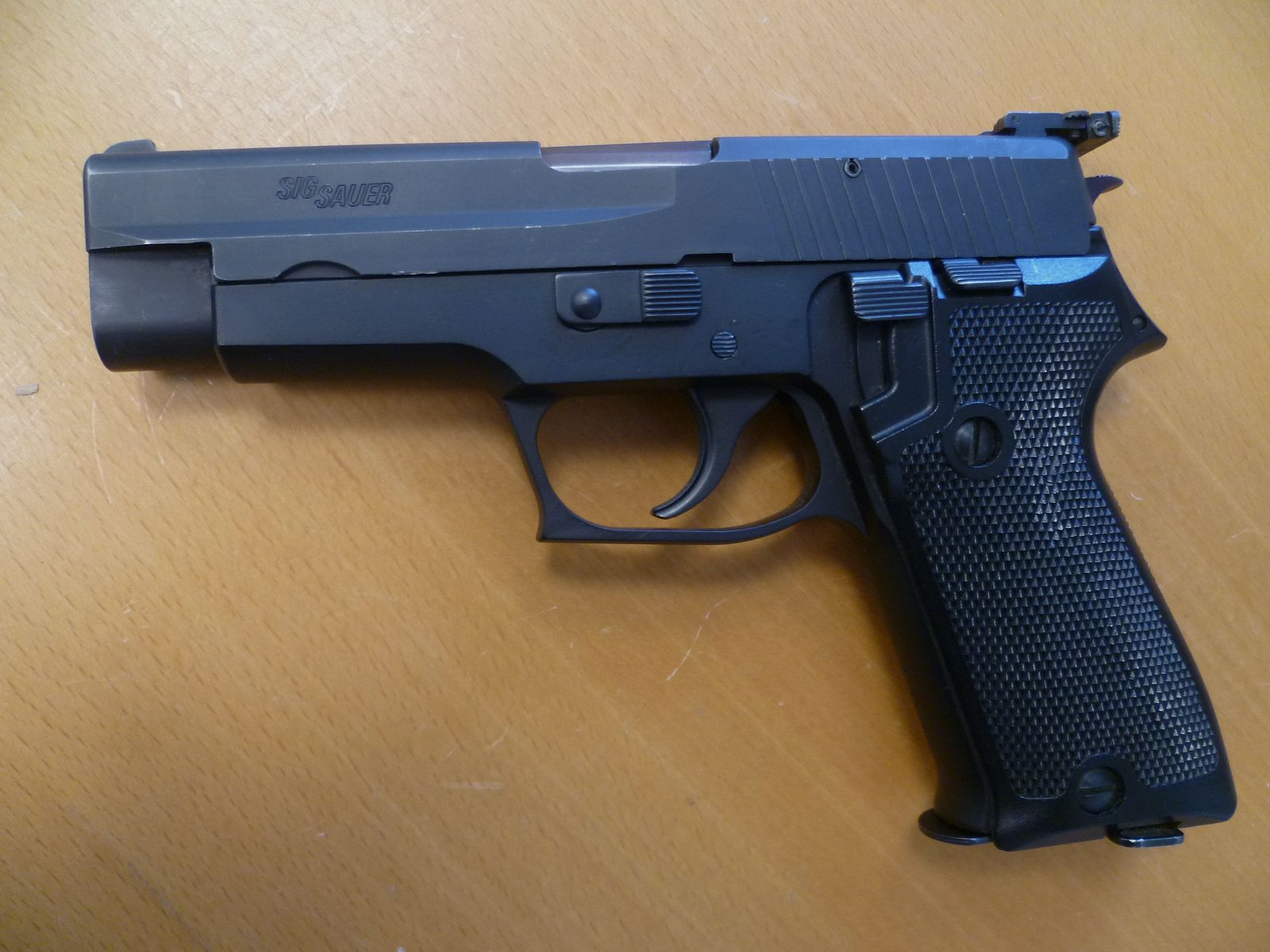 Pistool SIG Sauer P220 9mm Luger