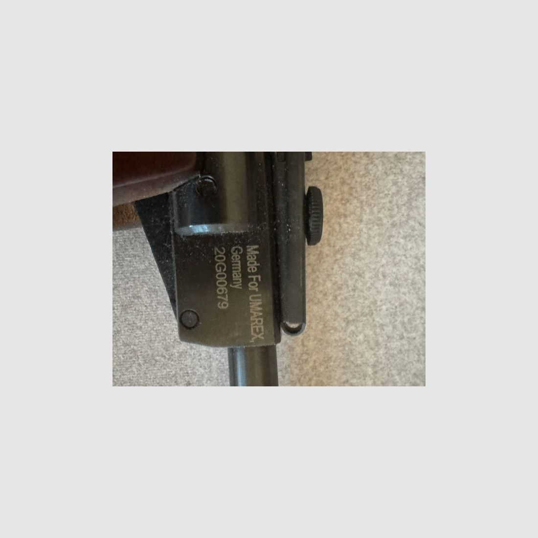 Carabina ad aria compressa Perfecta Mod. 45 cal. 4.5mm (177) inclusa di scope e 3 barattoli di diabolos H&N, 1 sigillato, 2 ancora pieni per circa il 70%, immagine 4 di 6