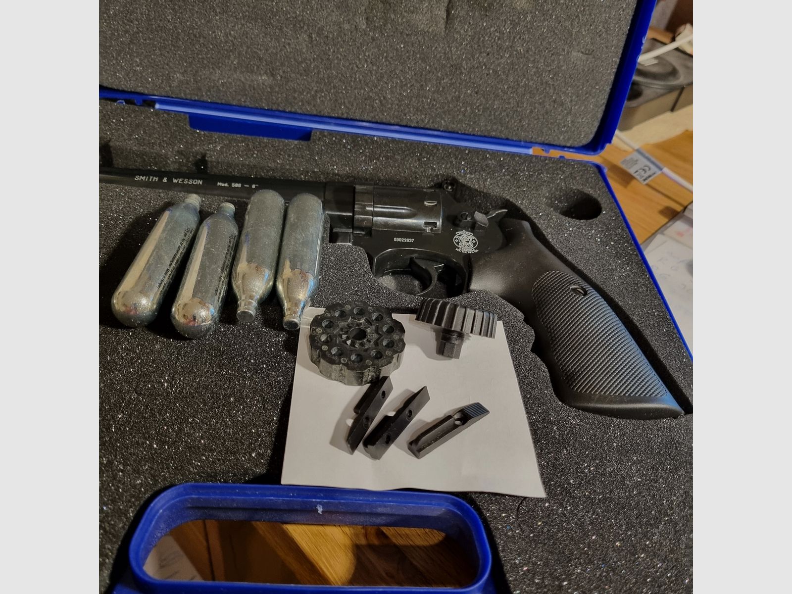 Smith & Wesson 586 Co2 revolver - 6 inches blued 4.5 mm diabolo