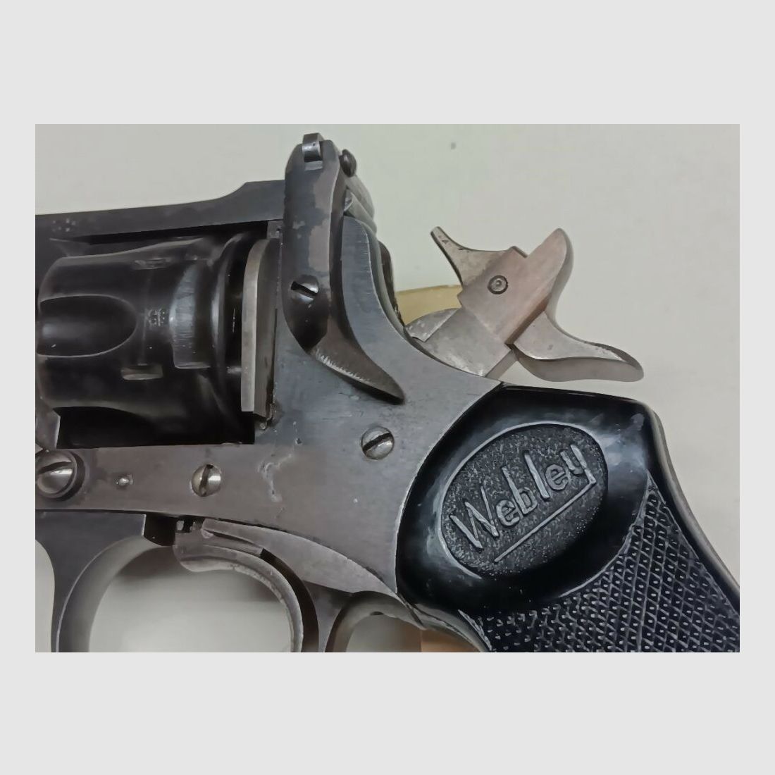 Webley & Scott revolver a tamburo
