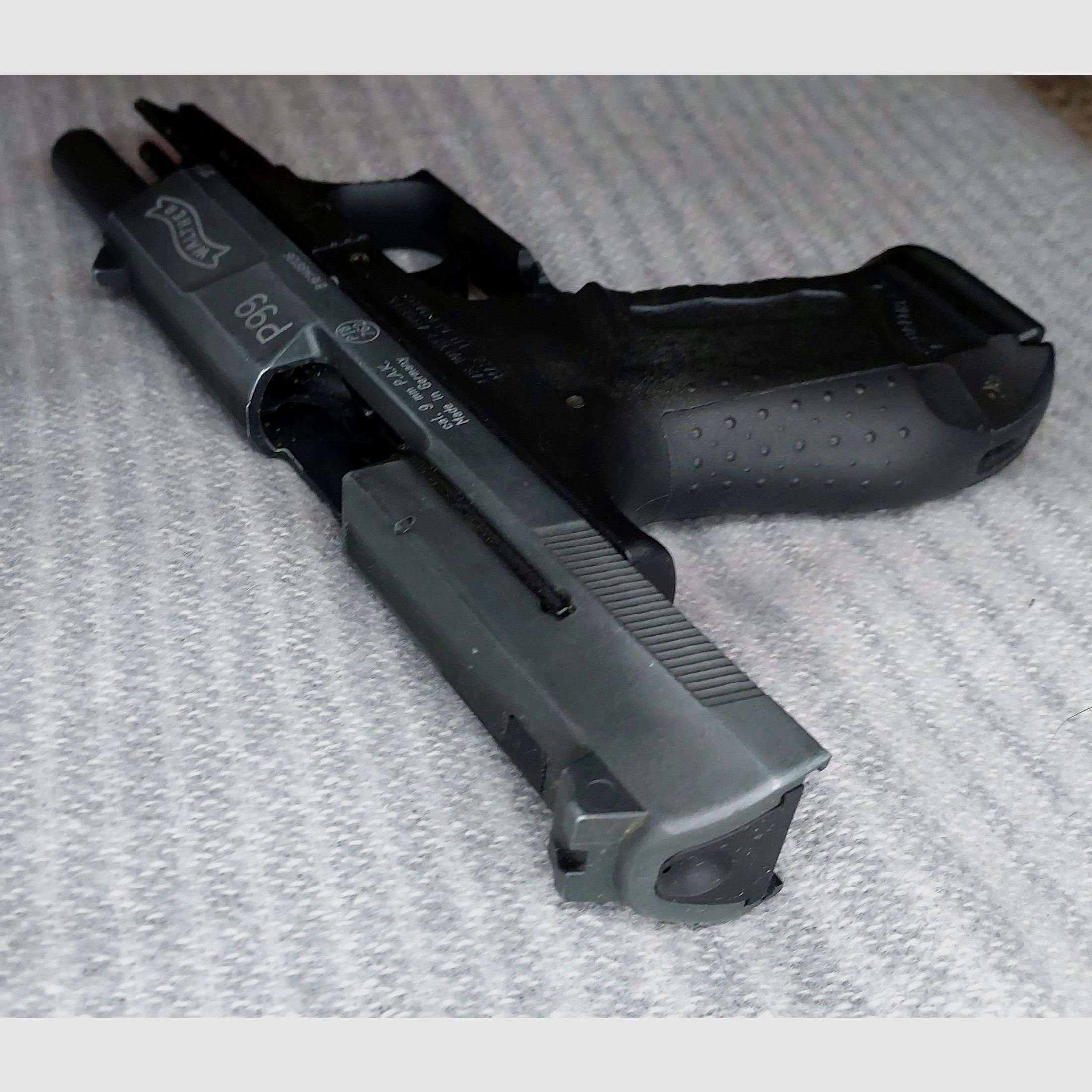 Walther P99 Schreckschuss Pistole 9mm P.A.K. (PTB 762) mit Multiabschussbecher