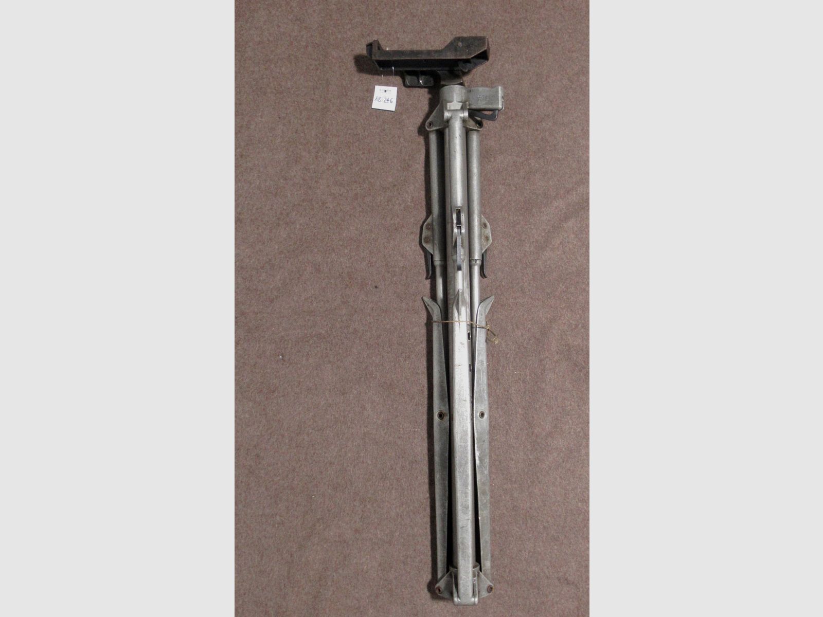 AB-246 trépied AA pour MG51, image 1 sur 3