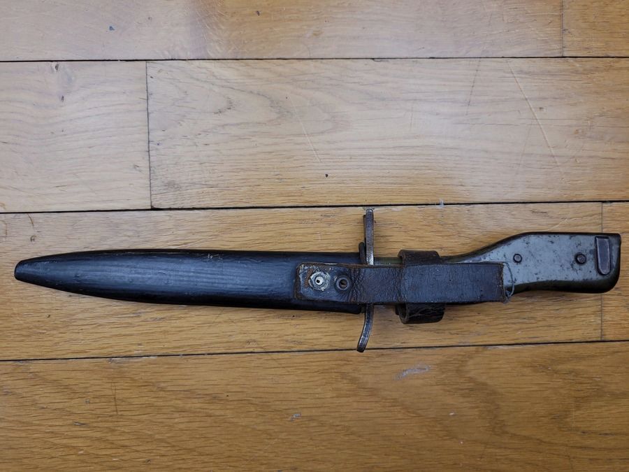 Guter Dolch – DEMAG Bajonett – Ersatz EB1 – Gutes Futteral und Befestigung des Modells – Lackierung – TBE, Bild 11 von 11