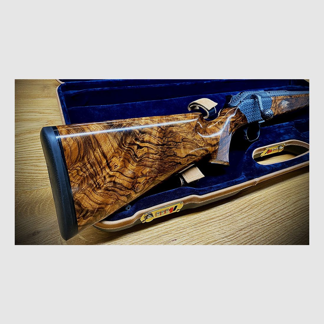 Blaser R8 Custom Grade 2 / HK 10 / Abzug vergoldet / .308 Win / Volltexturierung / TRAUMWAFFE