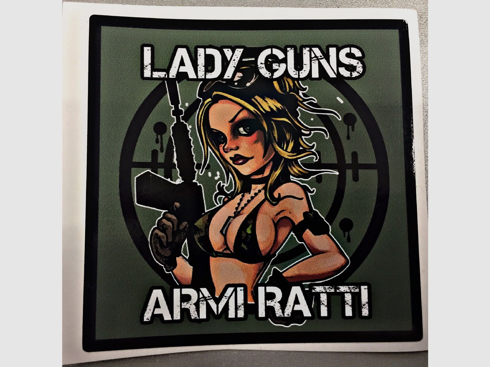 Lady Guns – ArmiRatti Aufkleber