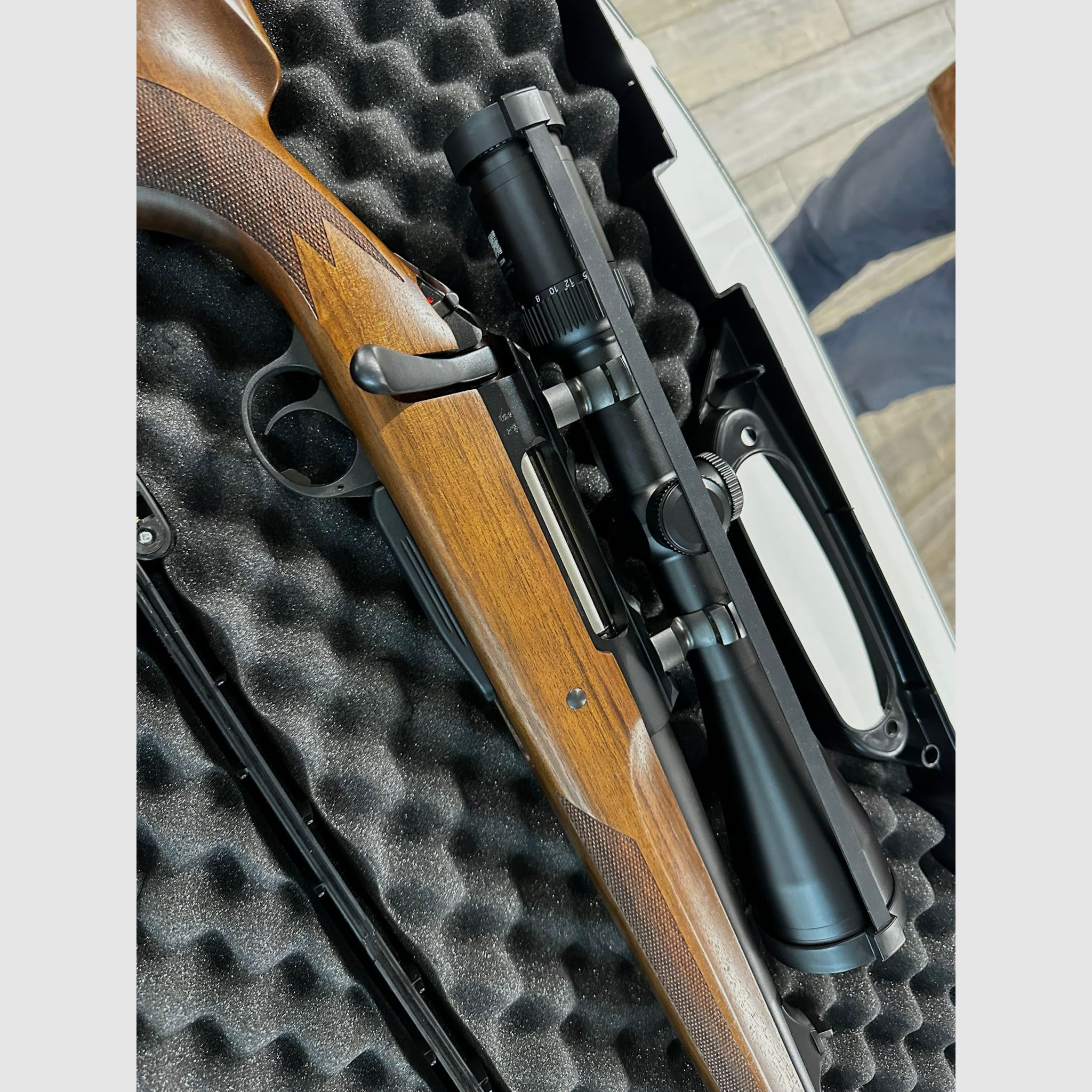 SABATTI kal. 30 06 + MONTAŻ DELTA ZE STALI 25 15 56 + WALIZKA JAK NOWA, zdjęcie 1 z 4