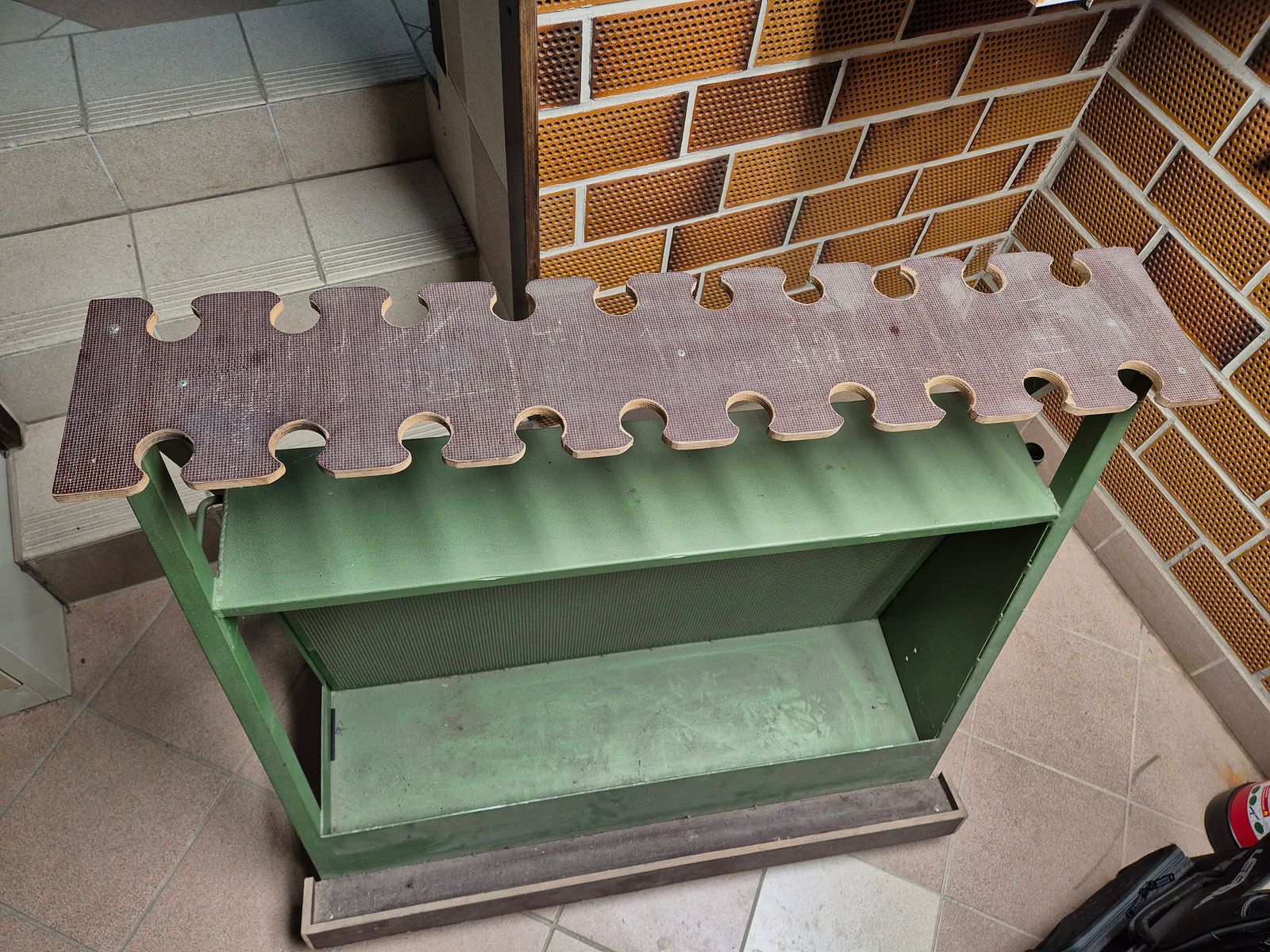 Stojak na broń na kółkach