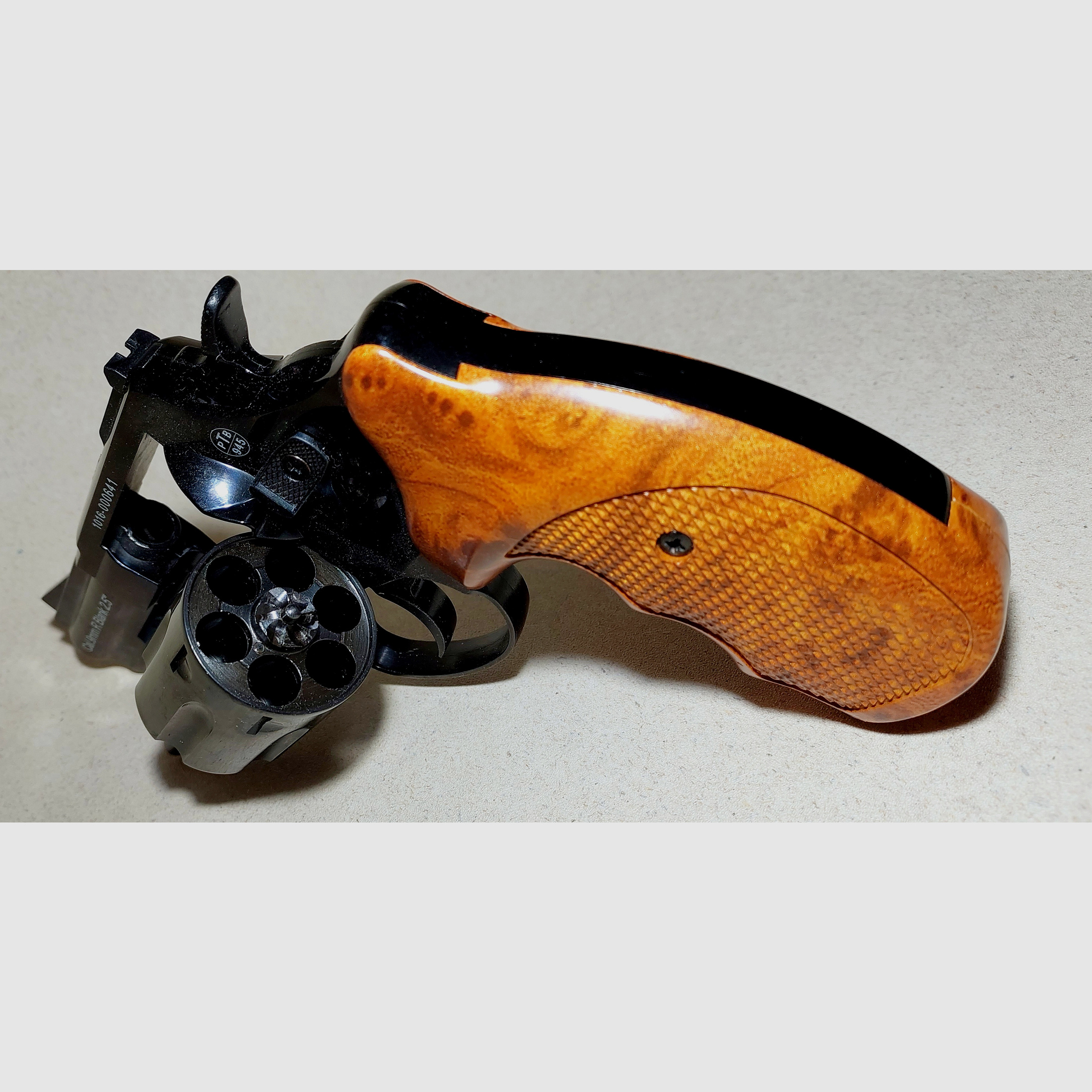 Zoraki R1 2,5 Zoll black Shiny mit Holzgriffoptik  Special  Revolver Kal. 9mm R.K. brüniert (PTB 945) Stahltrommel 