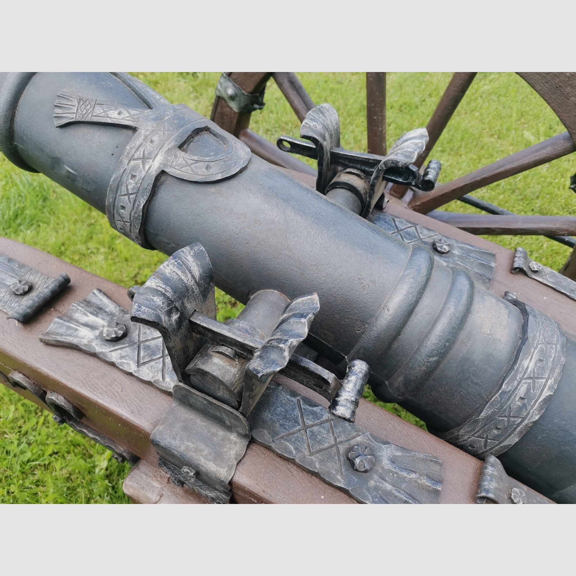 Große XXL Böllerkanone mit sehr Aufwendiger Schmiedekunst und neuen Beschuss Vorderlader Kanone