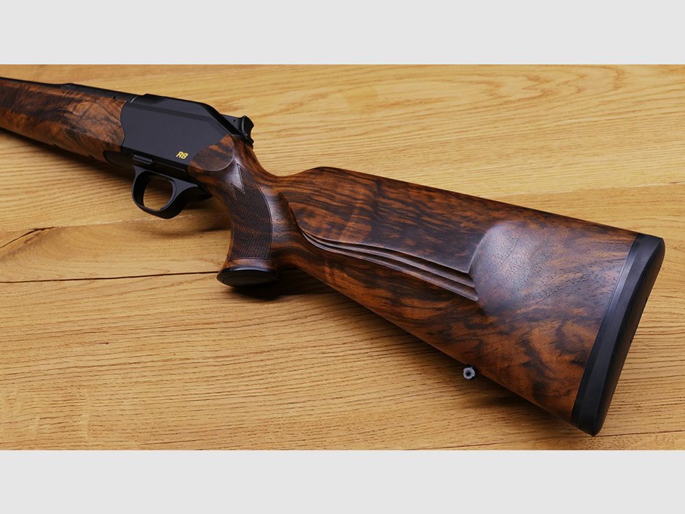 Blaser R8 Holzklasse 7 / Stahlkugel gerändelt mit Goldlinie / Kaliber und Lauflänge nach Wahl
